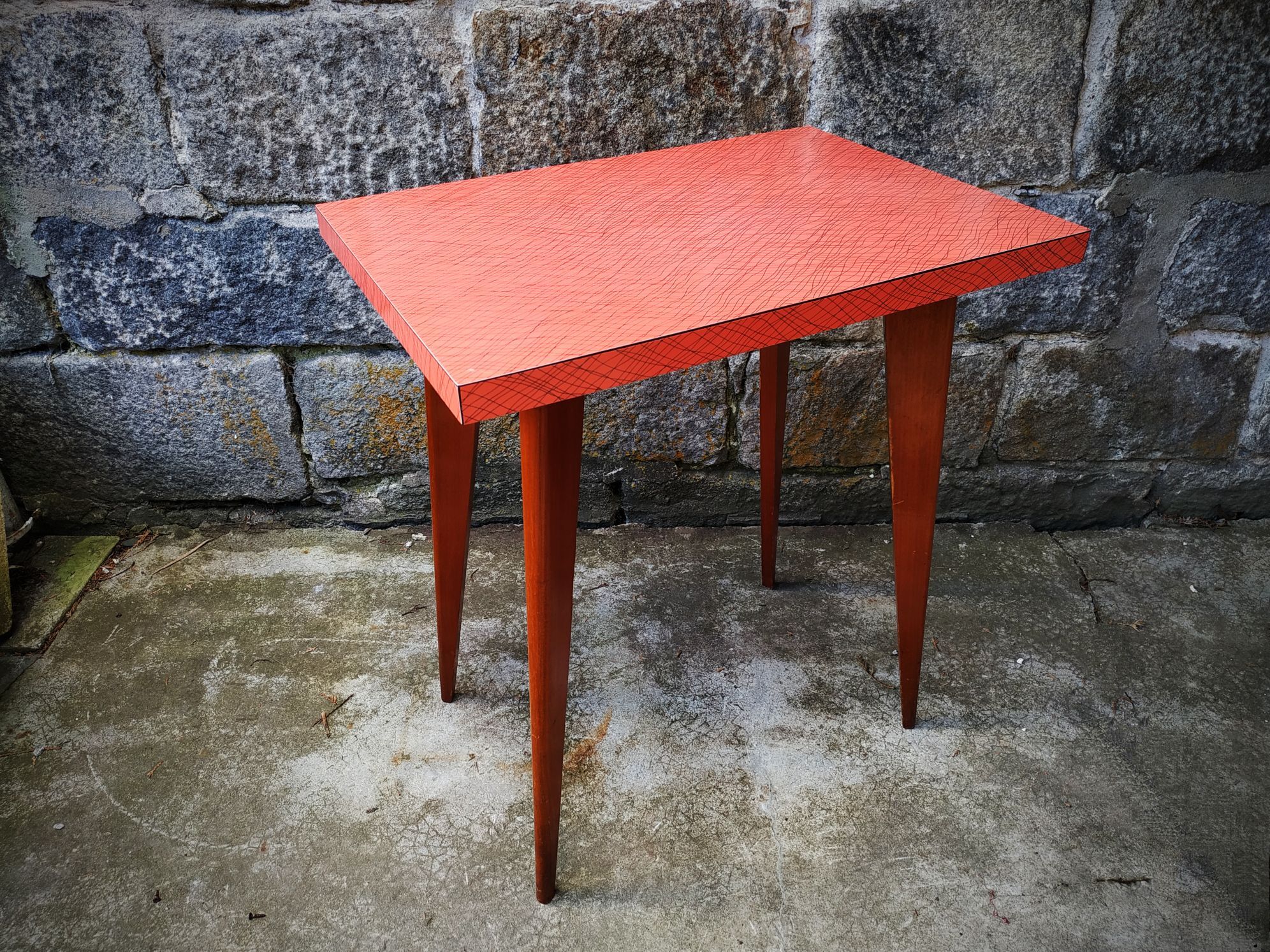 Compass foot side table
