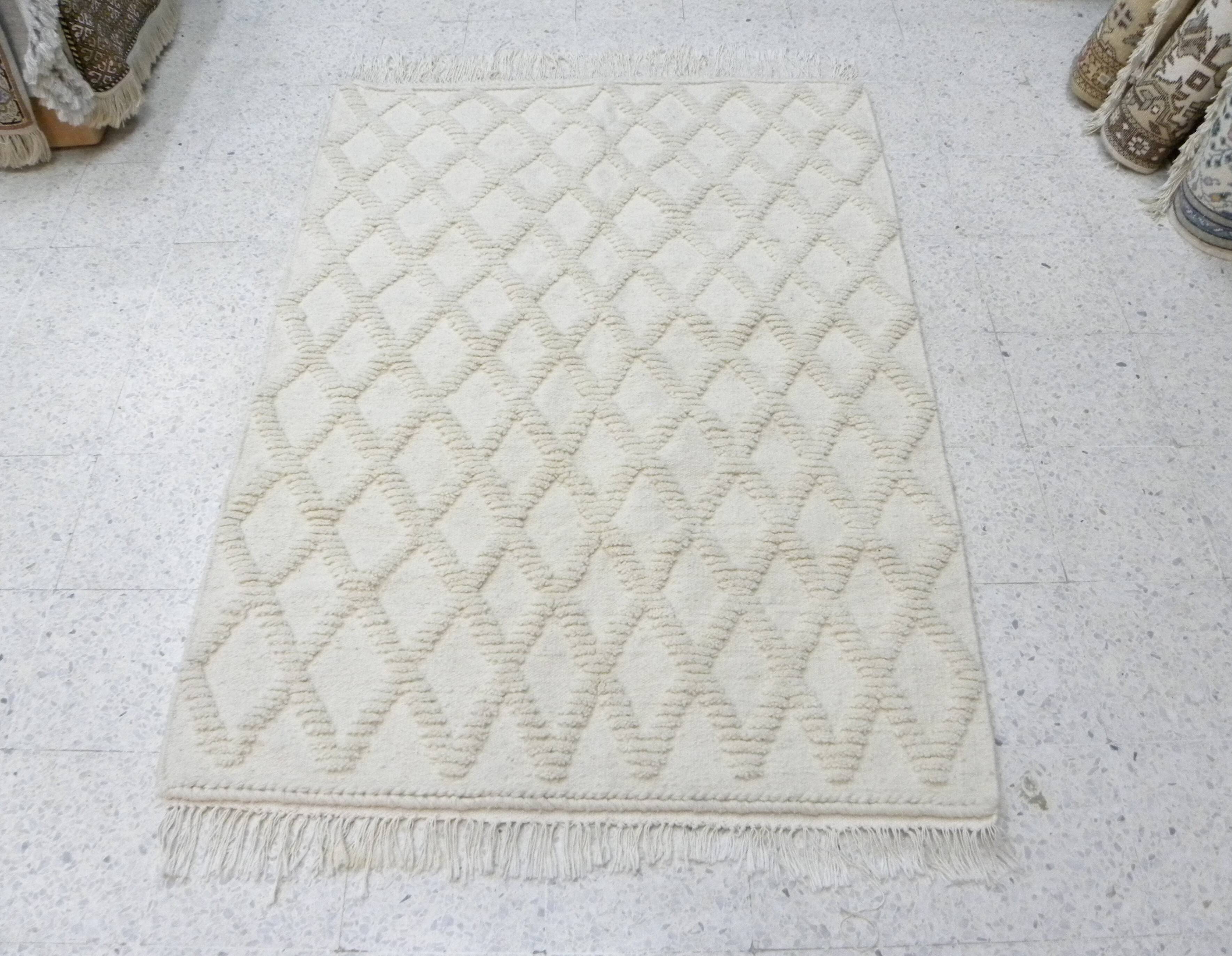 Tunisian Berber Rug, Ecru Wool – Handwoven, Bohemian & Minimalist Style