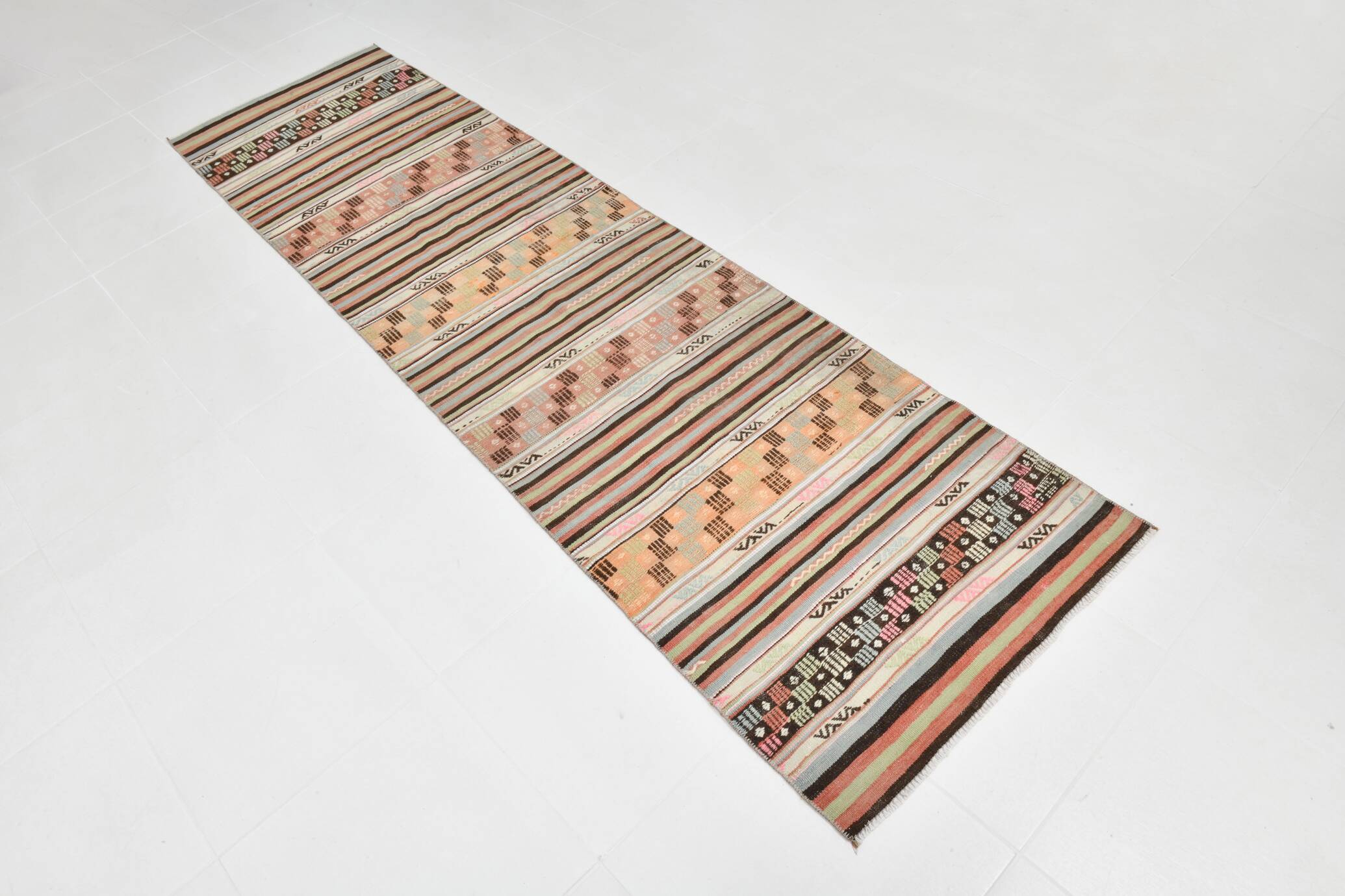 2x9 Pale Red & Green Kilim Runner Rug, 74x276Cm