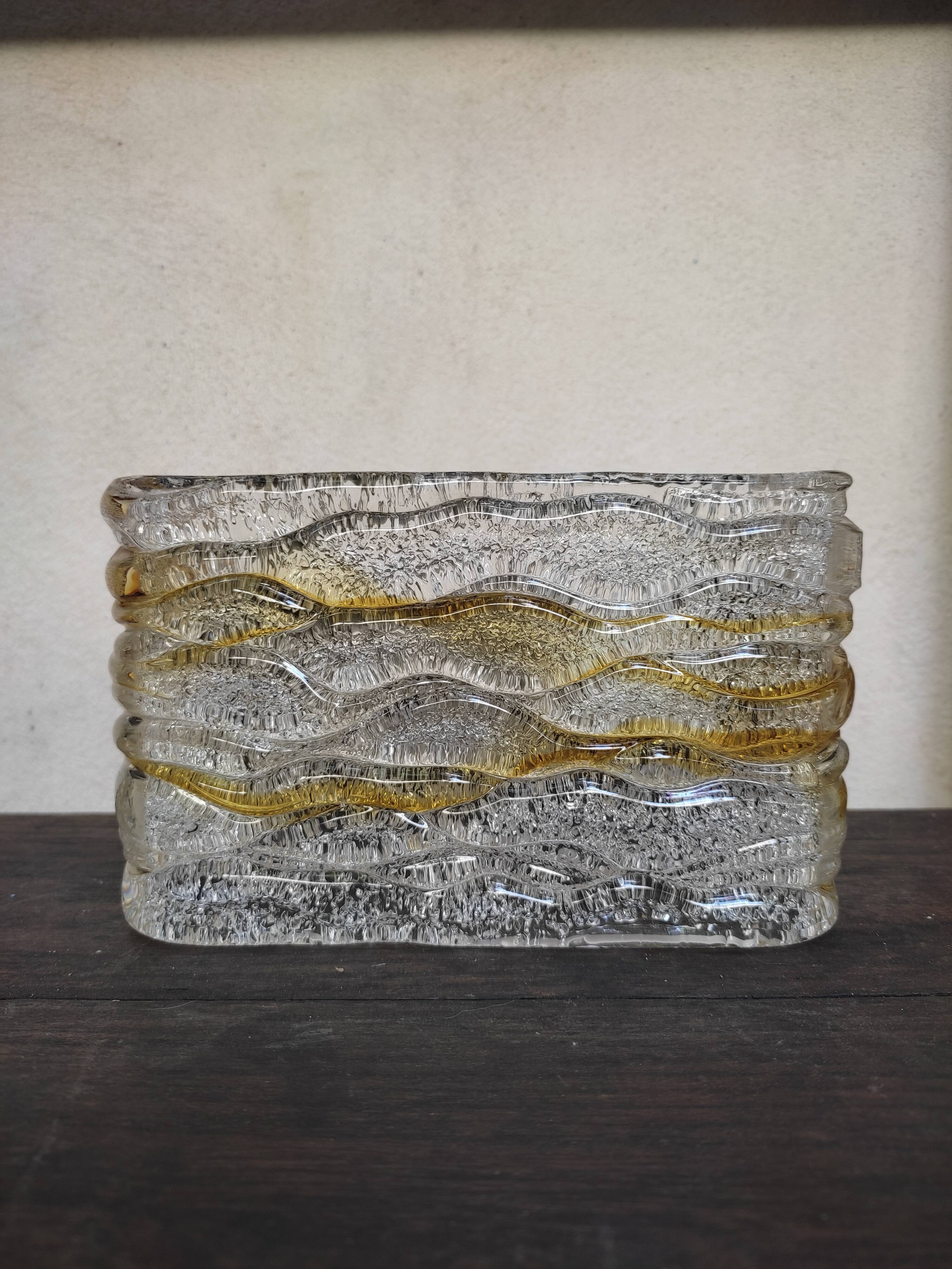 Rectangular wall in textured glass