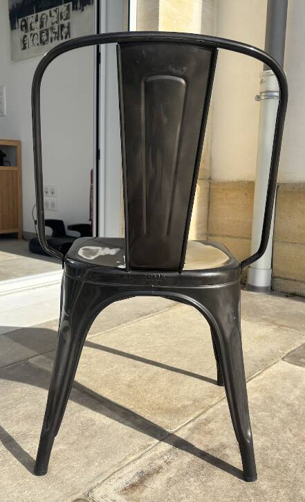 Lot of 6 chairs and two black Tolix armchairs in excellent condition.