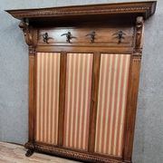 Large Renaissance-style coat rack in walnut from around 1850.
