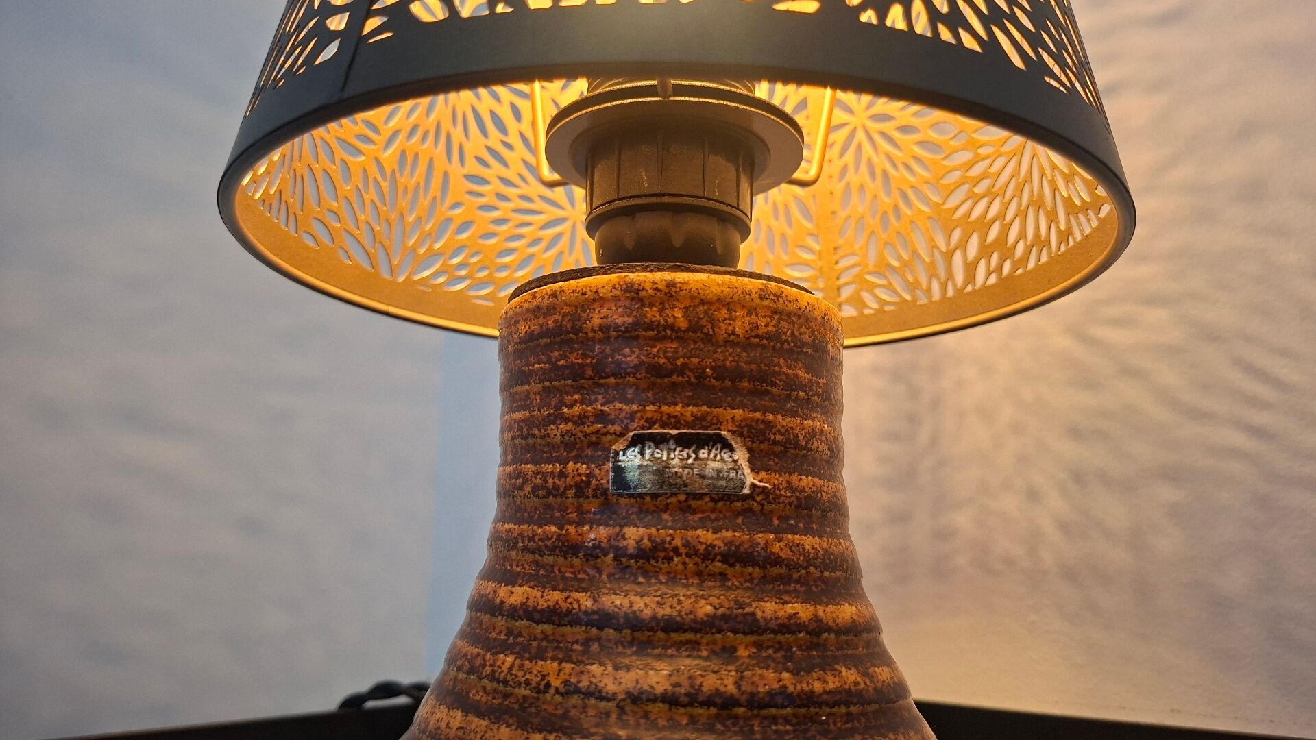 Accolay lamp with shade
