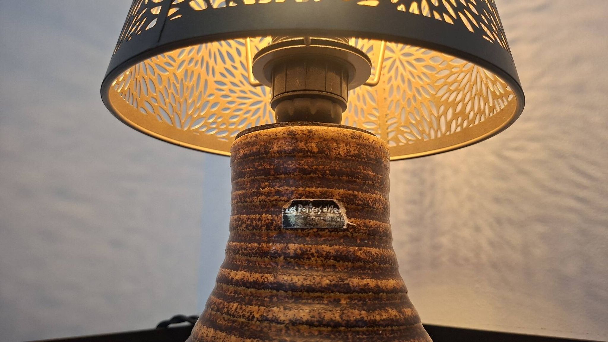 Accolay lamp with shade