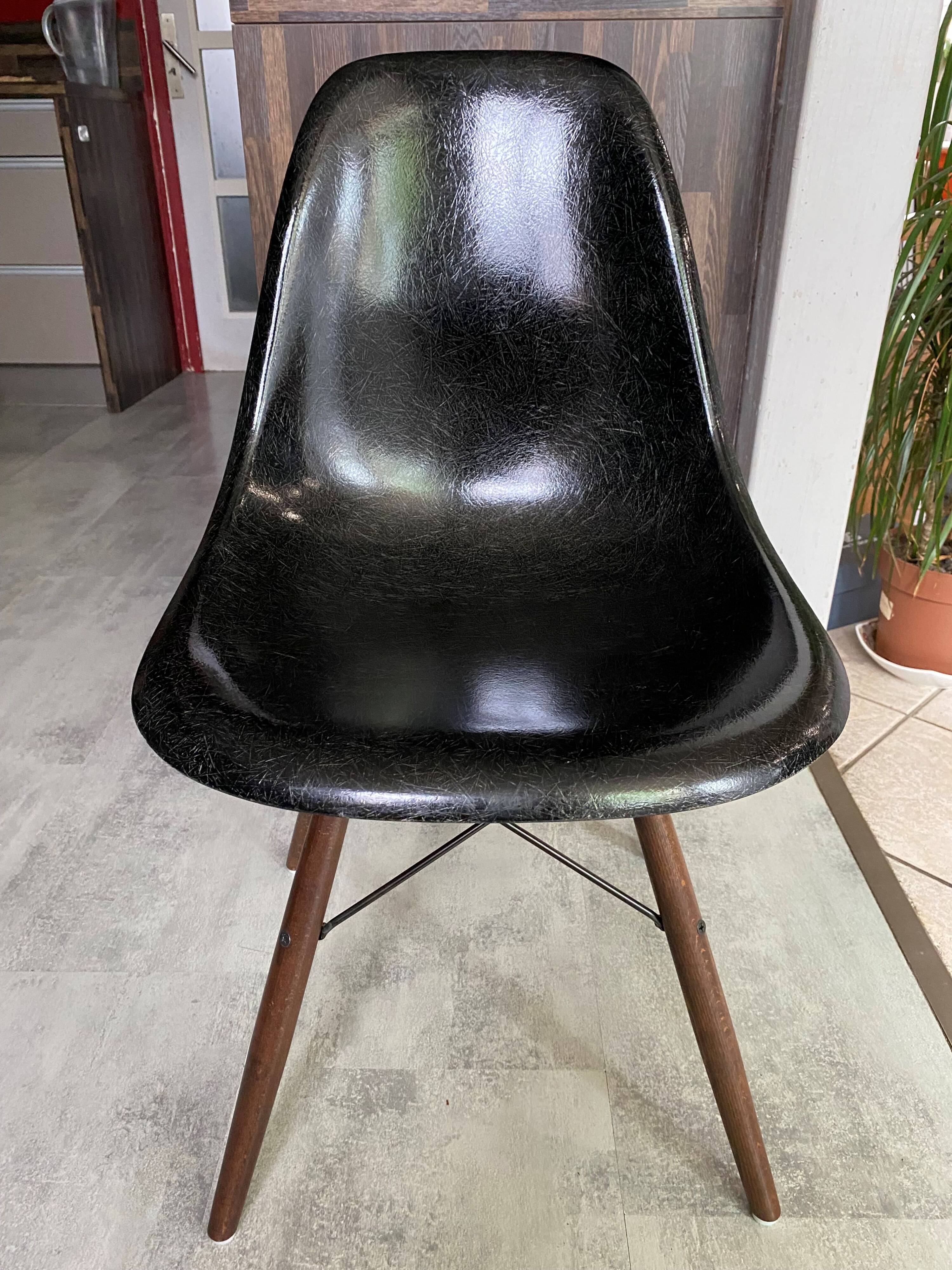 DSW chair, black fiber, black dowel, walnut, Eames, Herman Miller, vintage 1950
