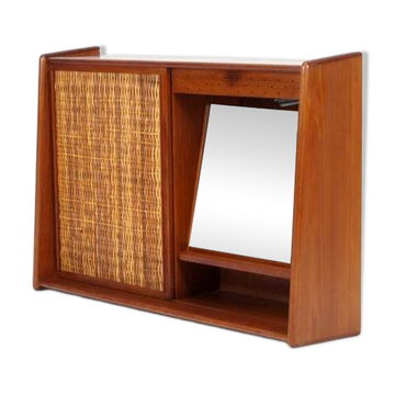 Miroir de cabinet de salle de bain suspendu en teck danois rétro vintage avec canne des années 60.