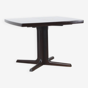 Danish extending rosewood table by Farstrup