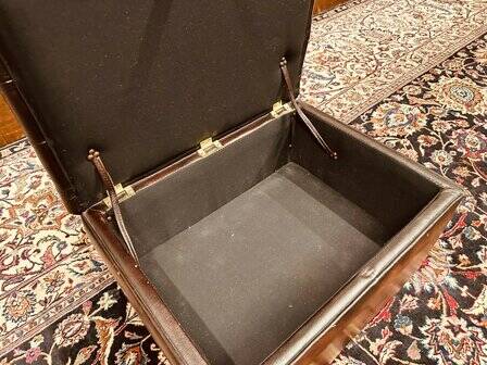 Chesterfield ottoman slipperbox