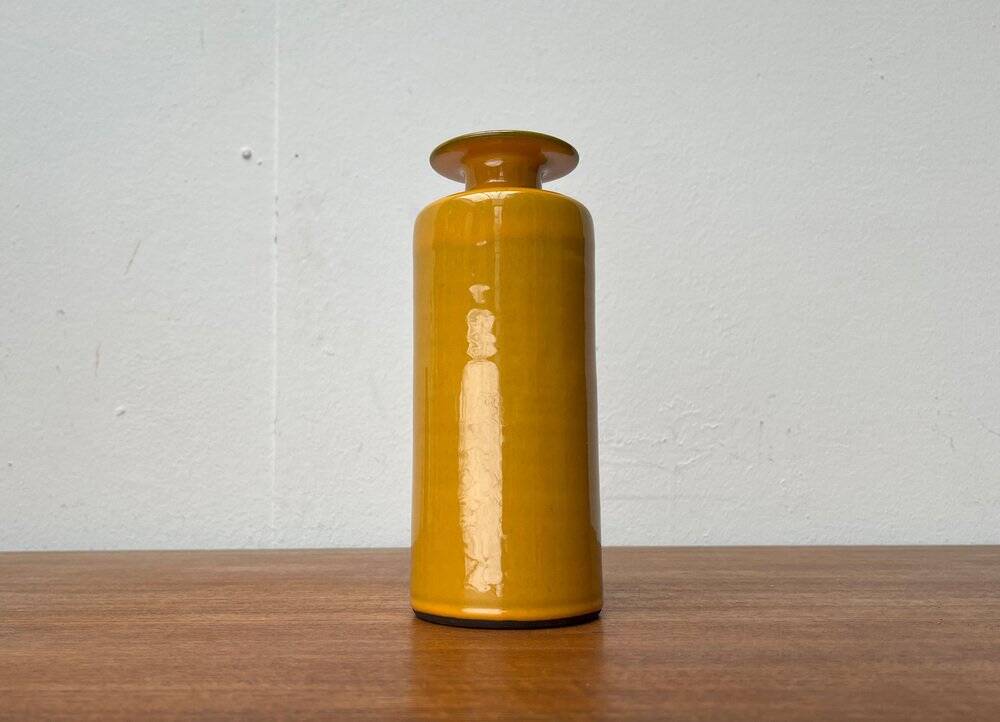 Minimalist vase from a German studio from the mid-century, pottery by BKW Böttger Keramik Wandsbek, Hamburg, 1960s.