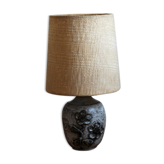 Huguette Bessone laying lamp