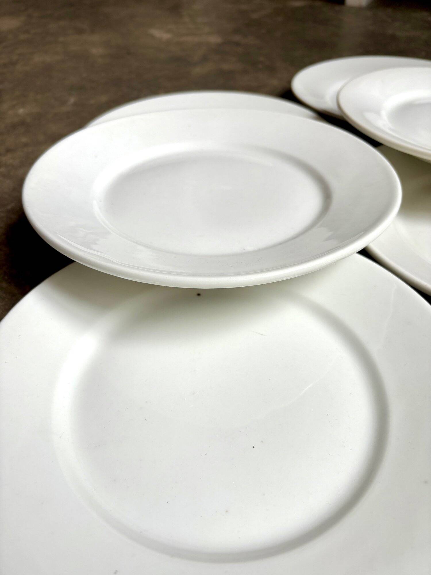 6 white porcelain flat plates