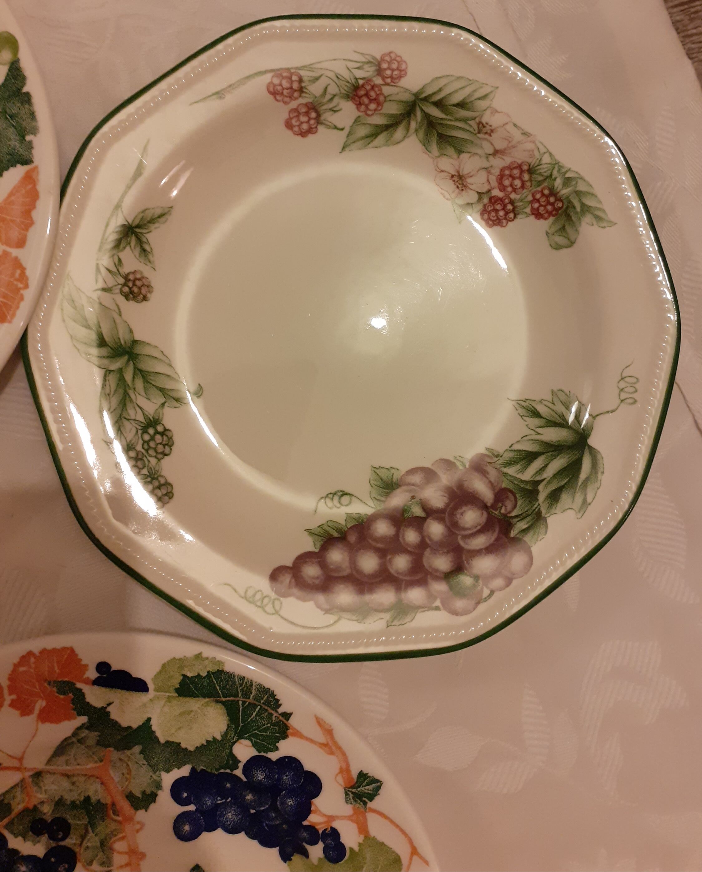 Set of four plates with retro dessert "raisin"