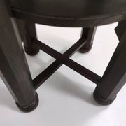 Table basse Durmast sécessionniste avec étagère et plateau rond en laiton, Austr
