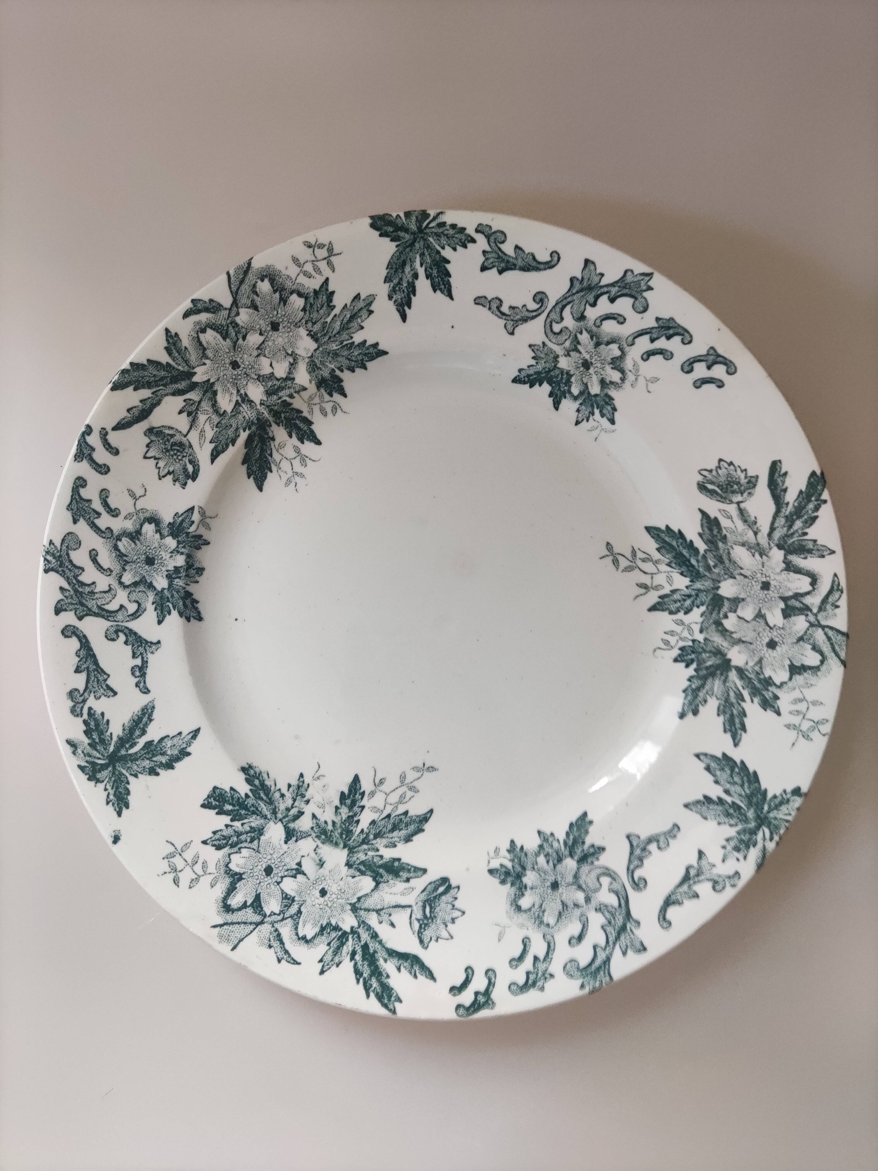 Porcelain plate St Amand