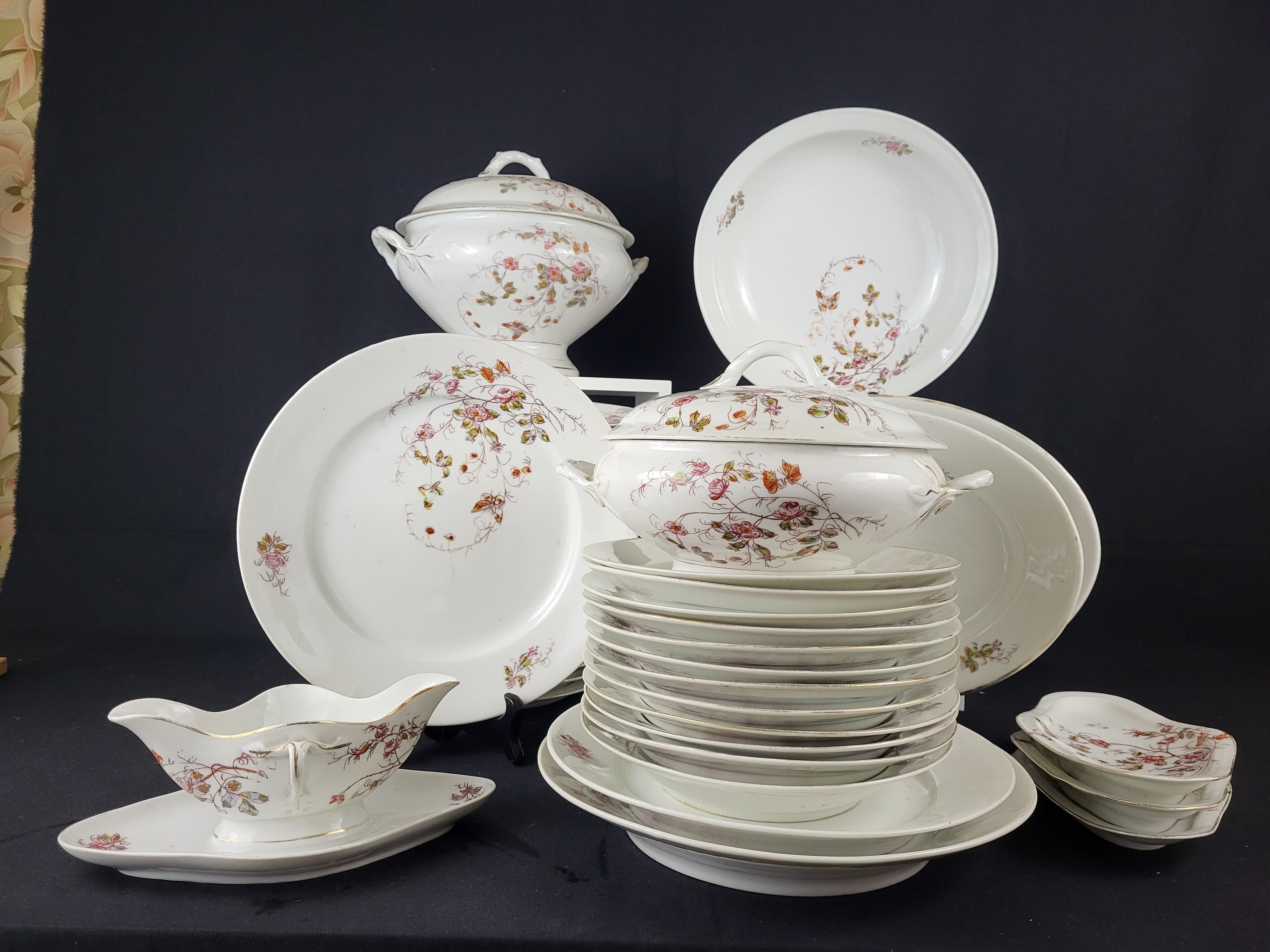Porcelain table service Paris "à la ville St Denis" - New products