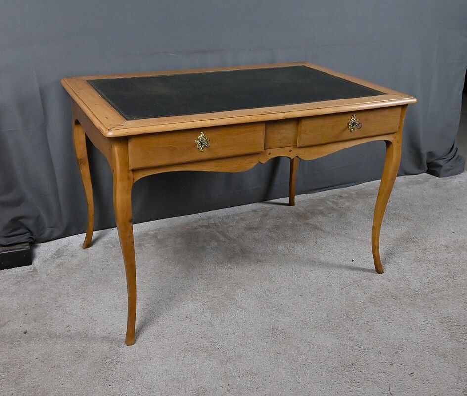 Small desk in apple and cherry wood, Louis XV – XVIII century.