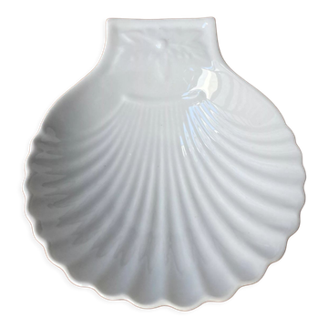 Shell-shaped porcelain soap dish