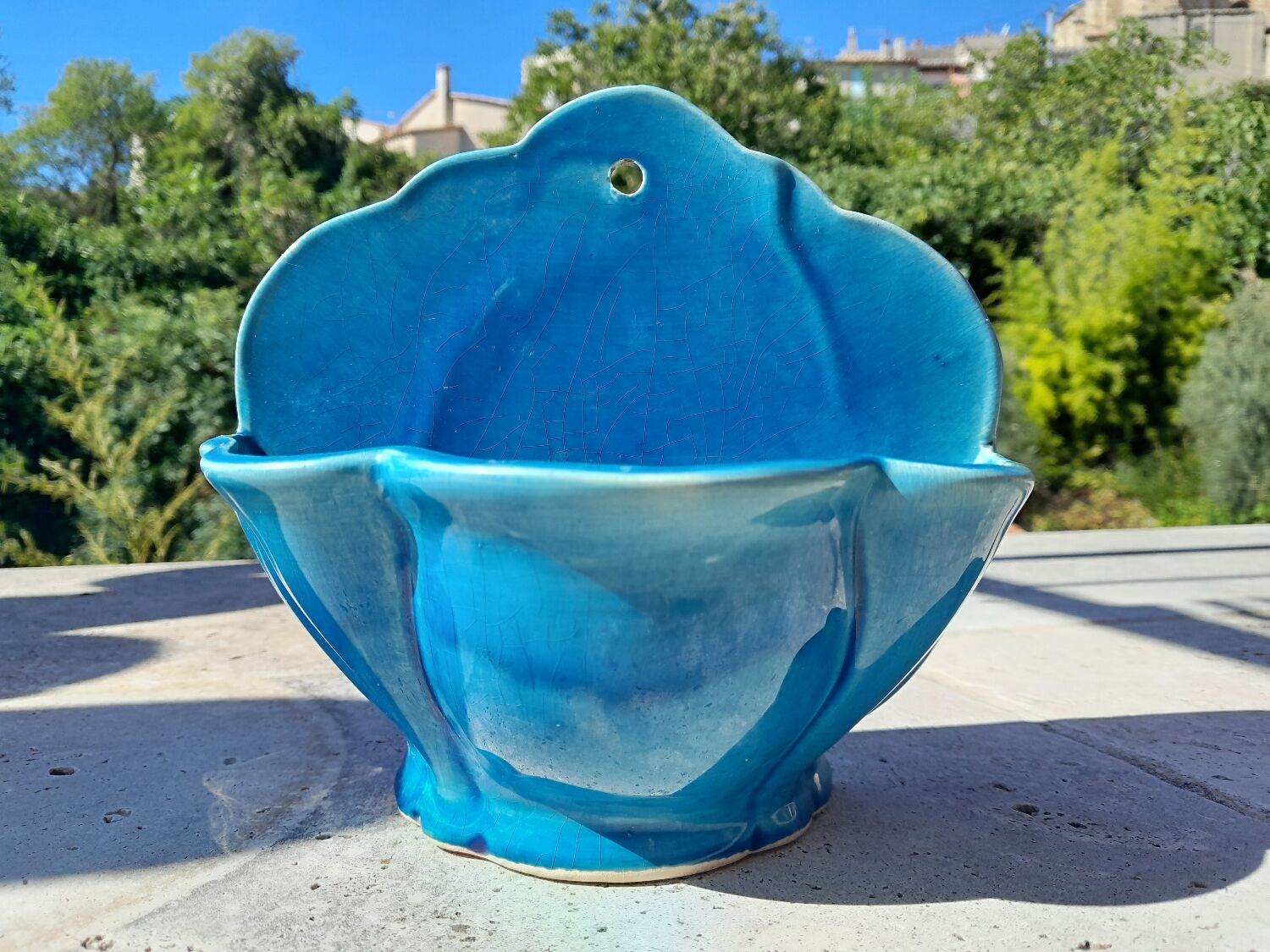 Soap holder or wall-mounted empty pocket