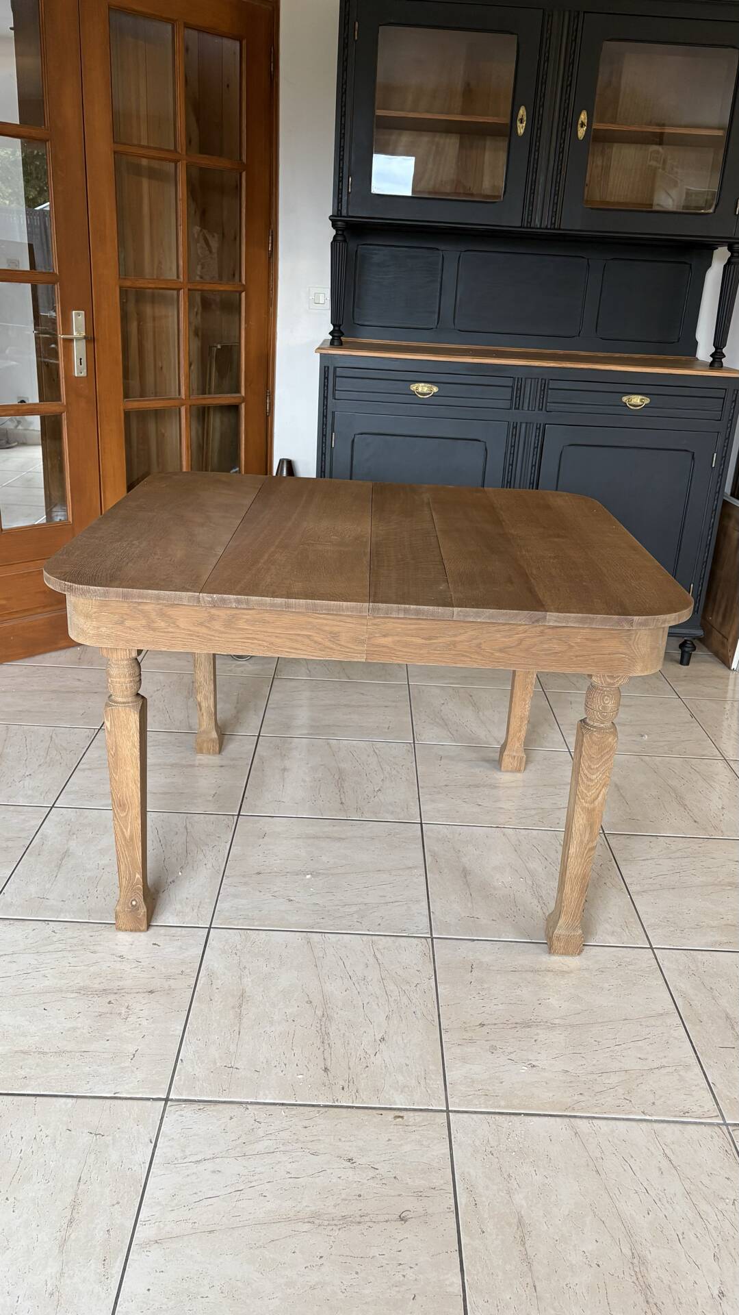 Oak table with extensions