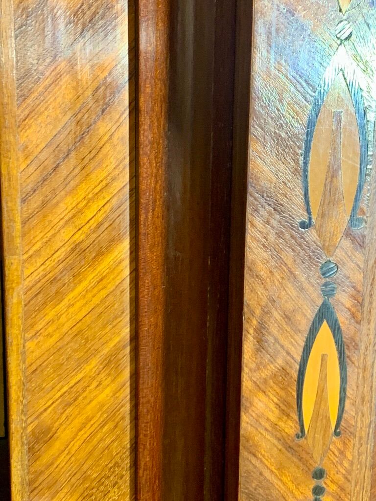 Bibliothèque époque art déco en placage de bois précieux et marqueterie