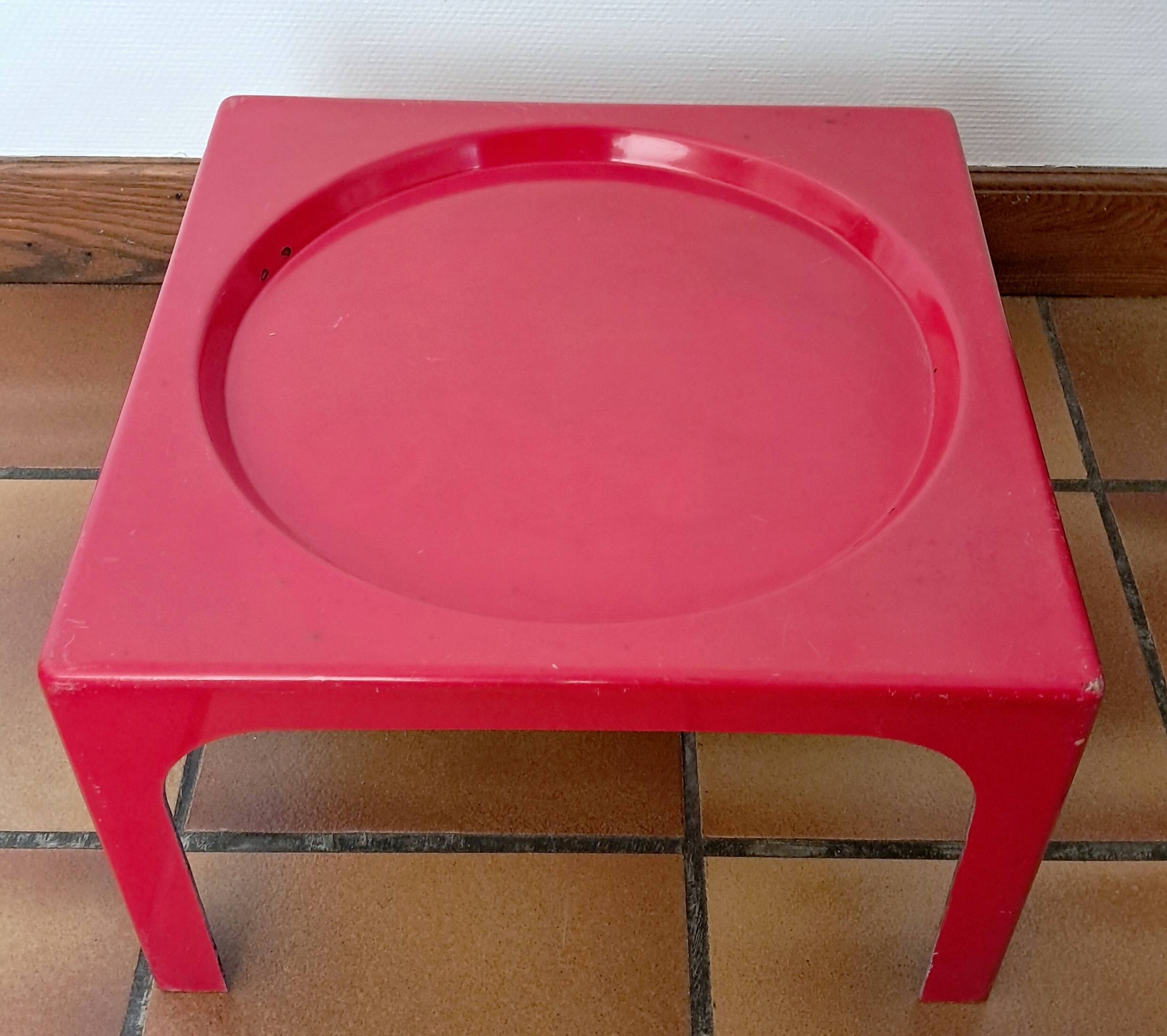 Red table OZOO. Marc Berthier for Prisunic. 1970