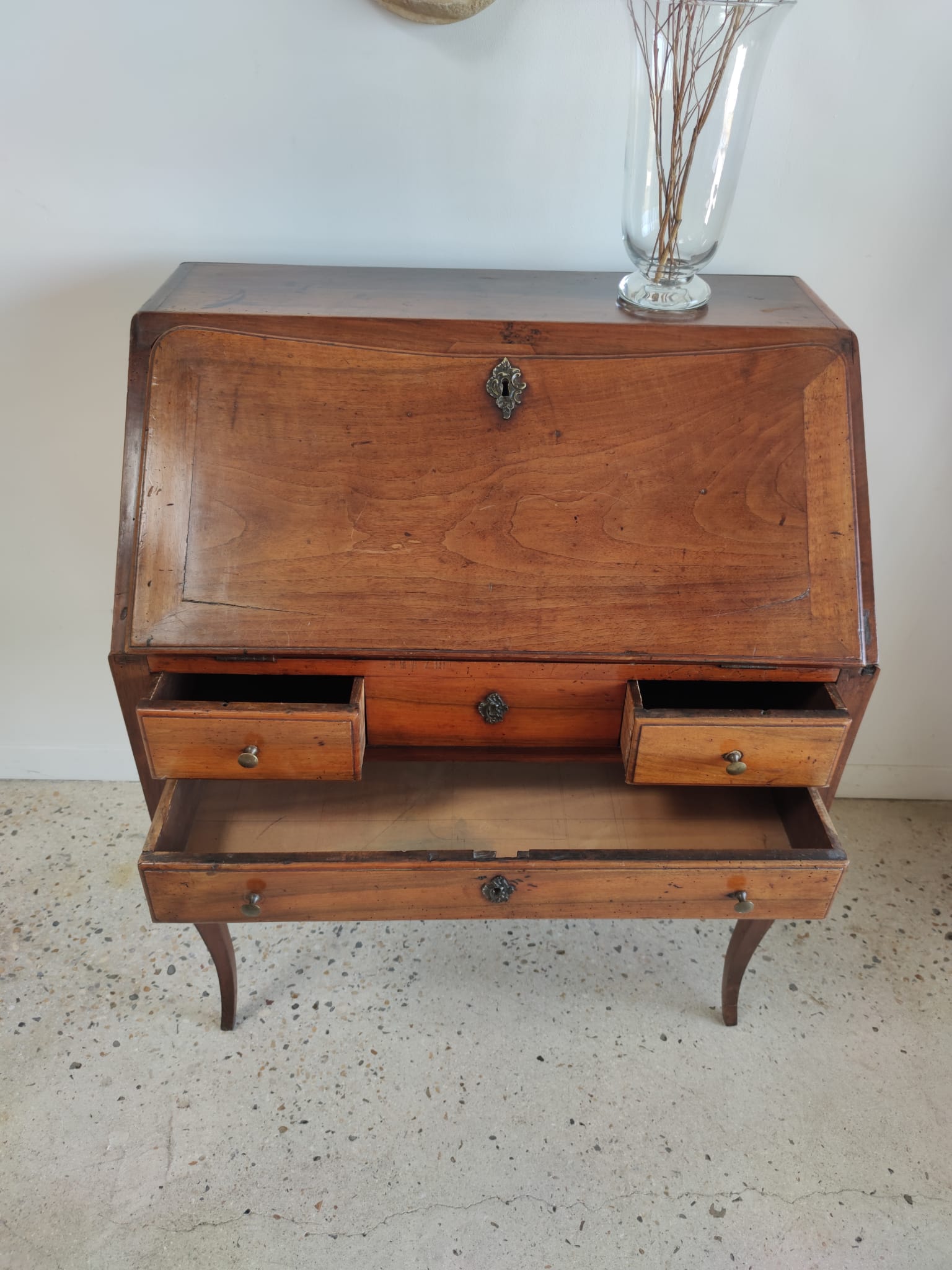 Bureau de pente en bois naturel