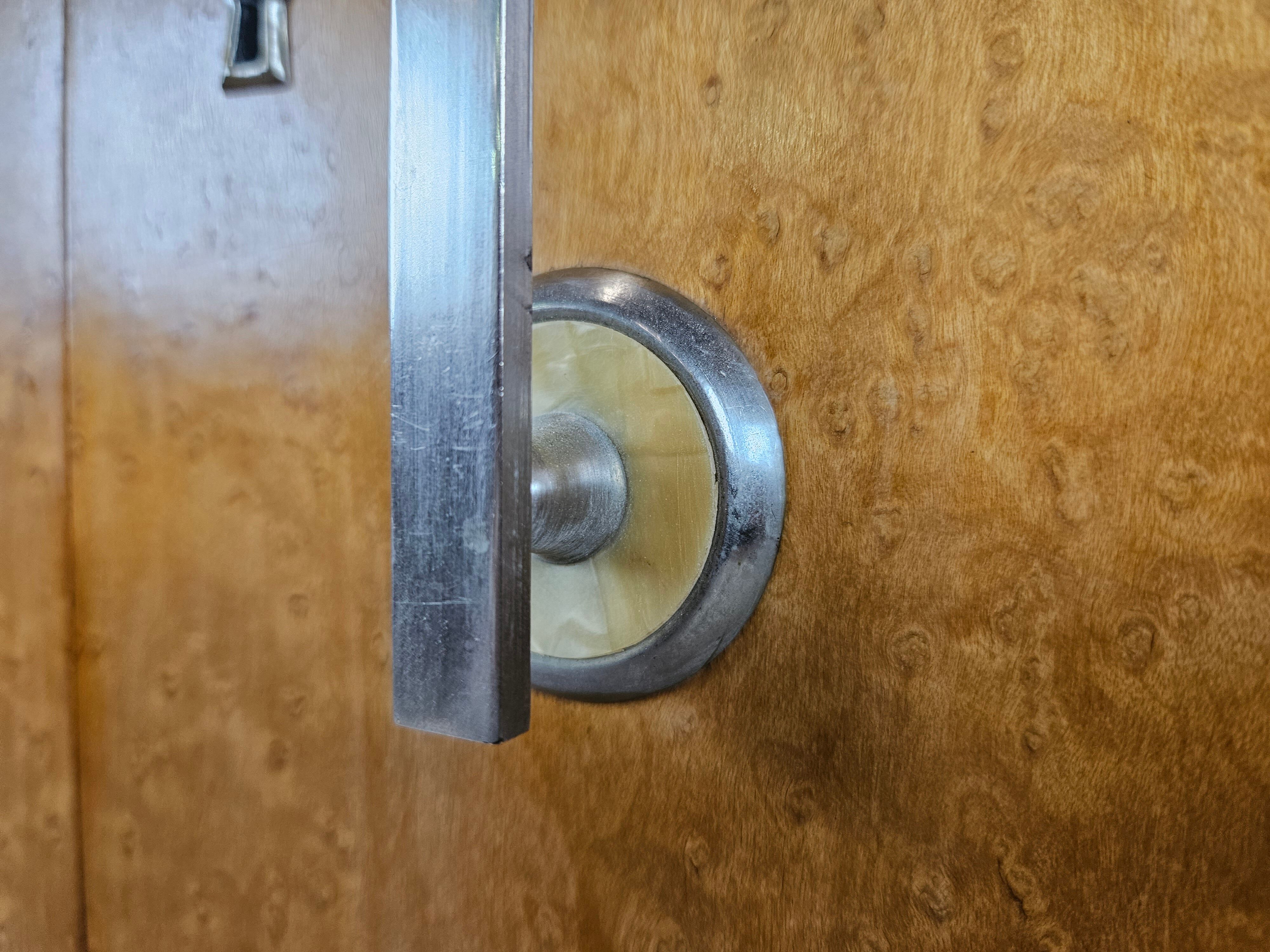 Art decò sideboard in thuja and walnut