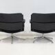 Paire de fauteuils de direction en cuir noir de Charles and Ray Eames