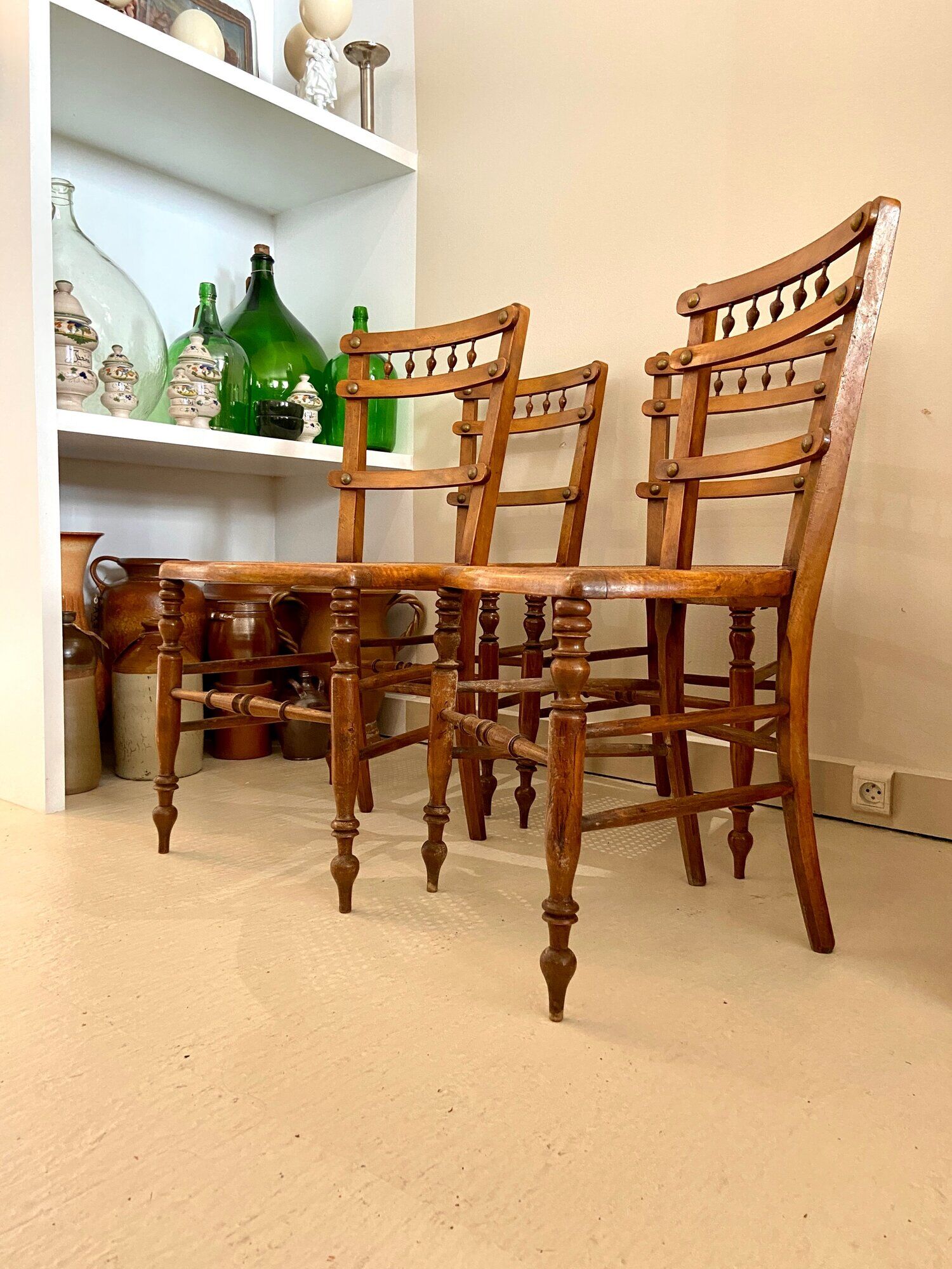 4 chaises en bois et cannage