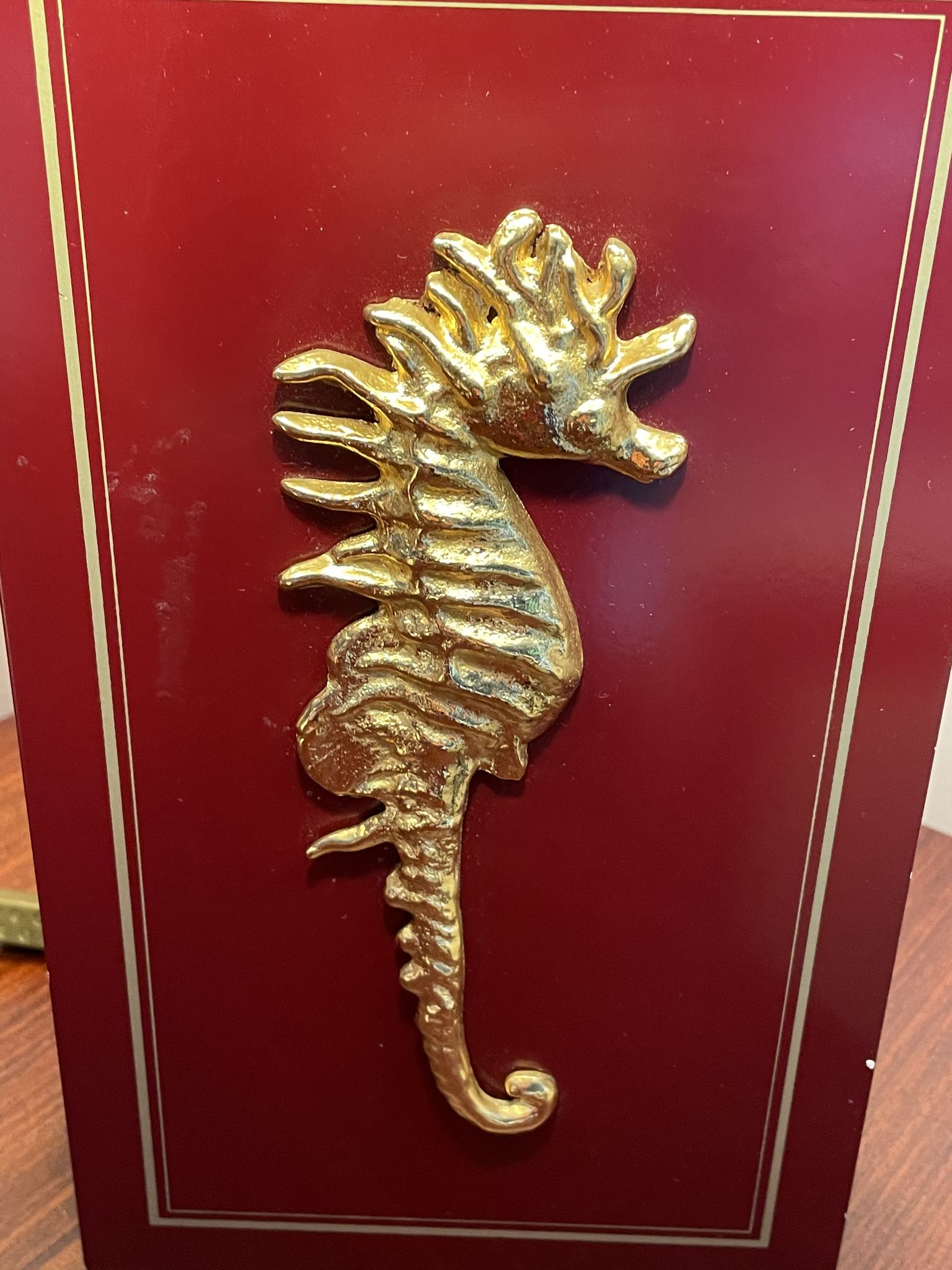 Pair of table lamps in Bordeaux lacquered wood and brass seahorse