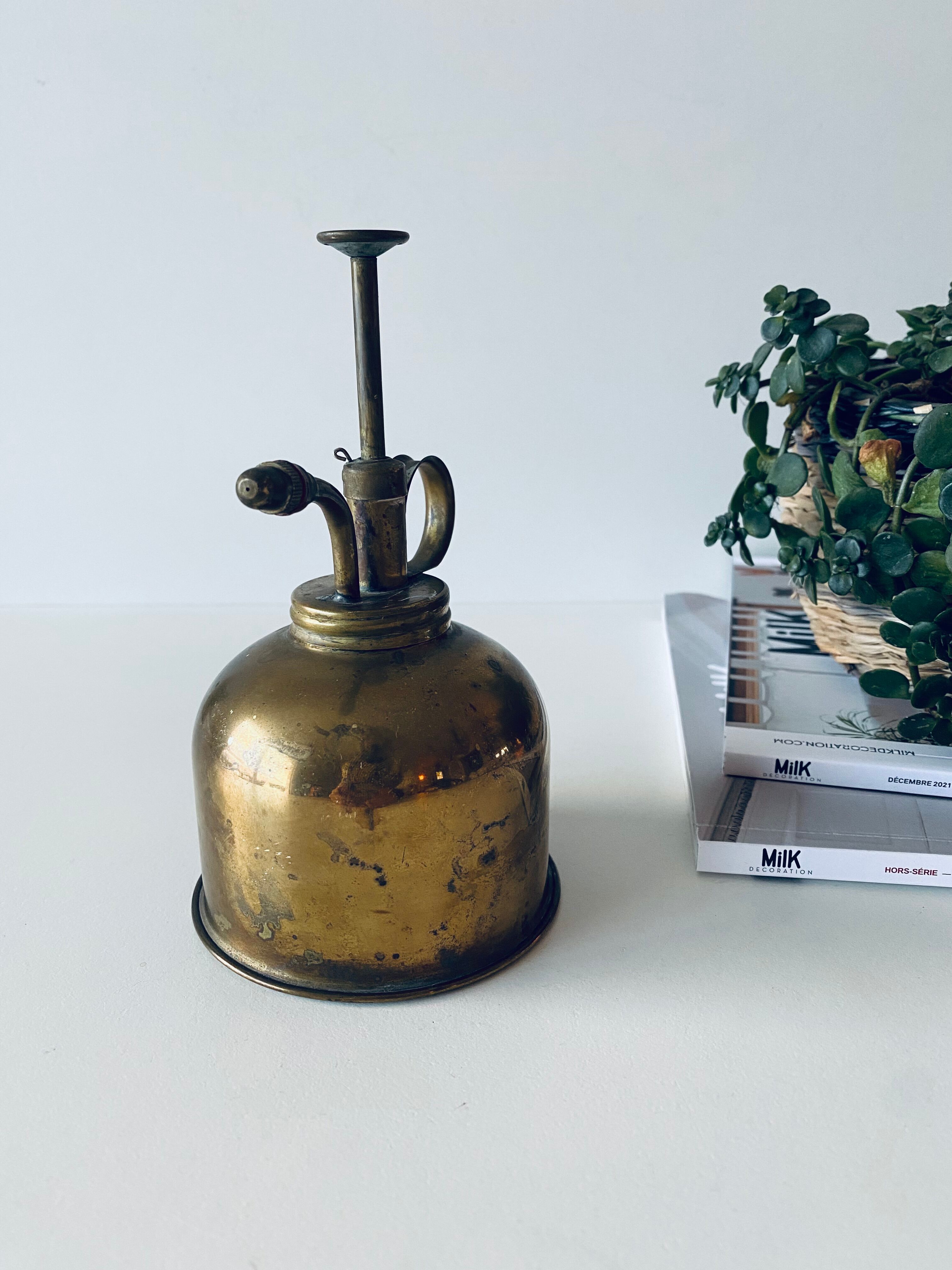 Old brass mist for indoor plants