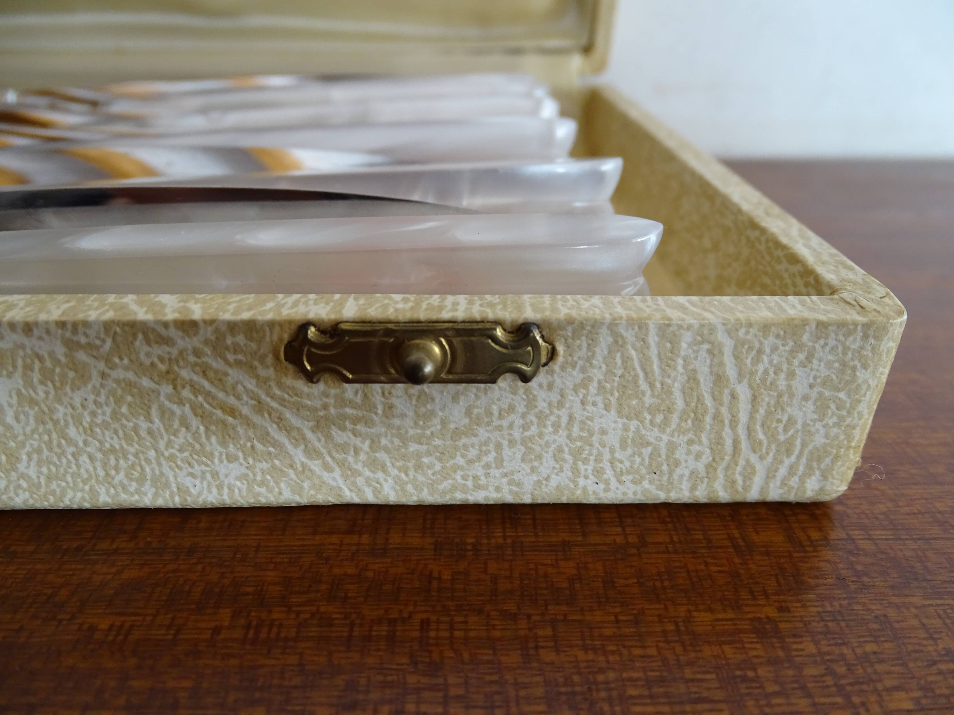 12 knives style Art Deco stainless steel in case