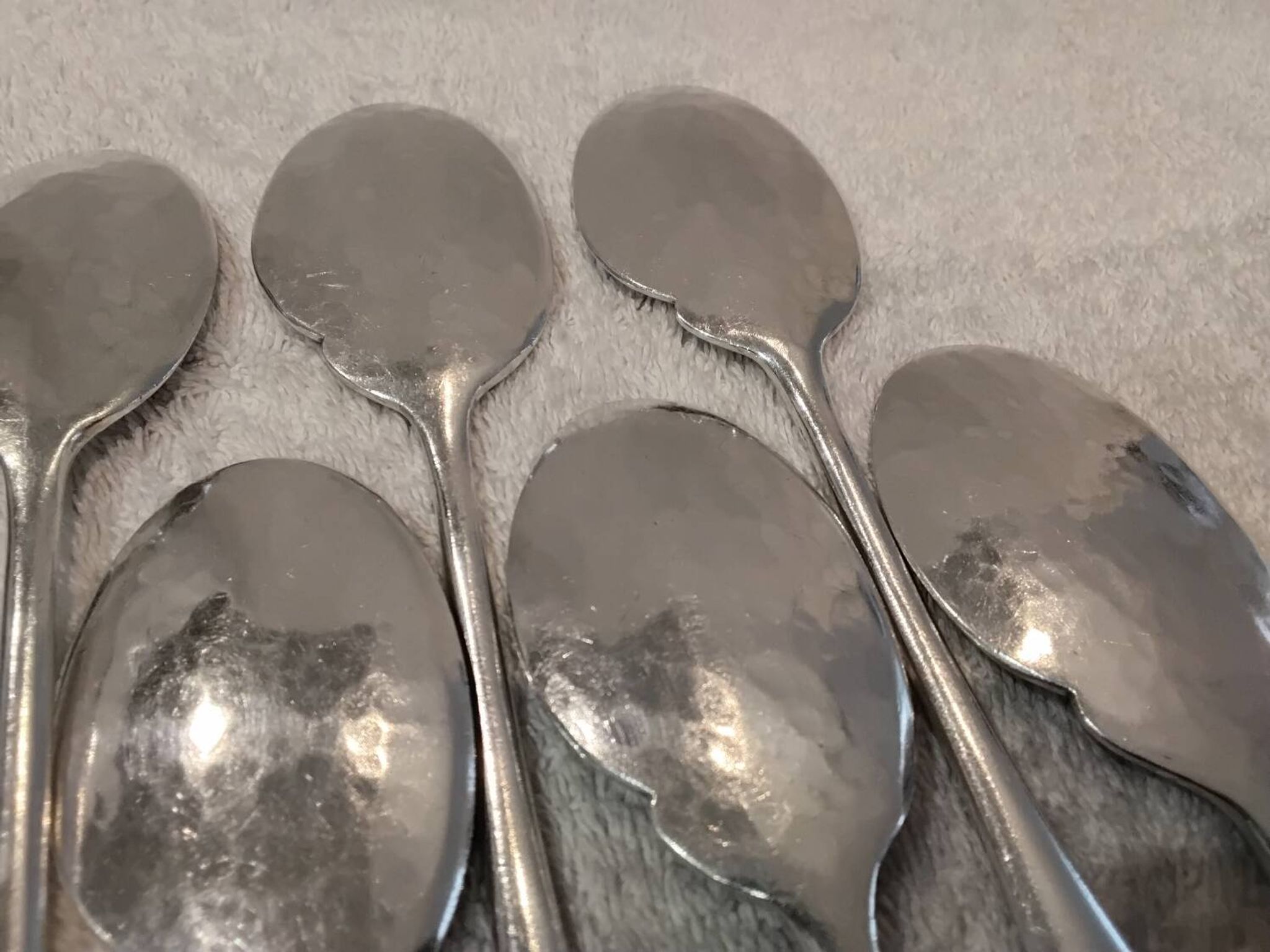 6 individual silver-plated metal sauce spoons with hammered baguette handles