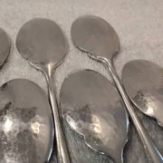6 individual silver-plated metal sauce spoons with hammered baguette handles