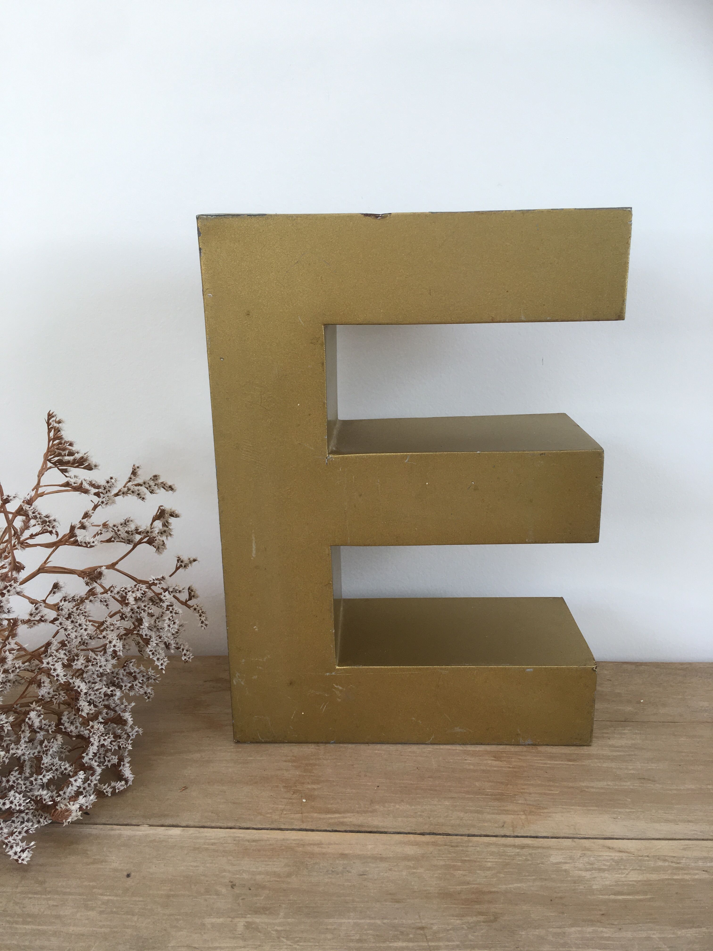 Golden vintage sign letter E