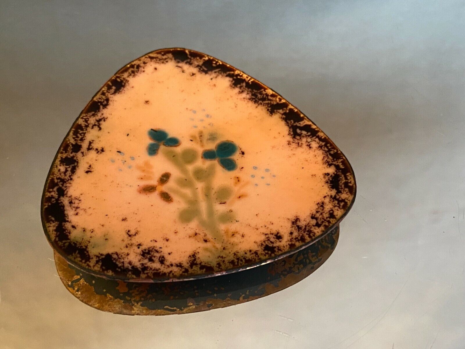 Enamelled enamel cup on copper