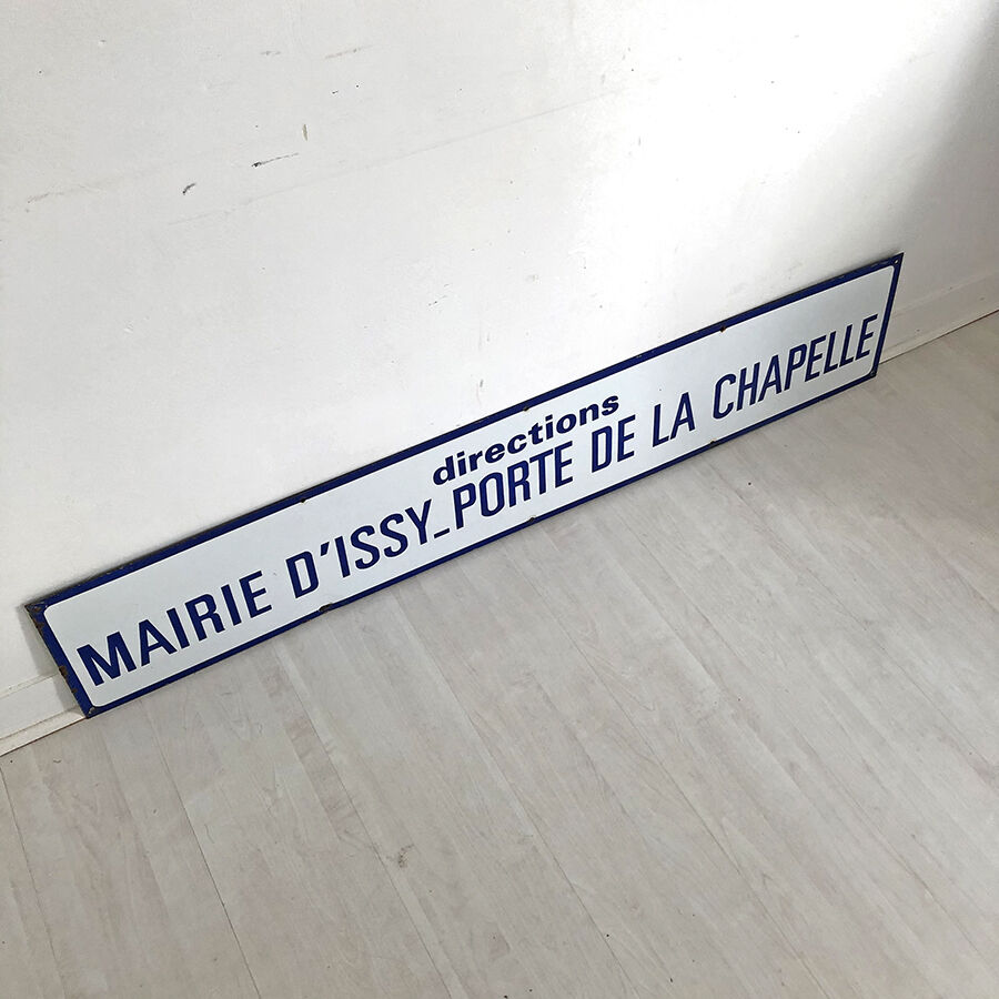 Metro plaque "Mairie d'Issy - Porte de la Chapelle"