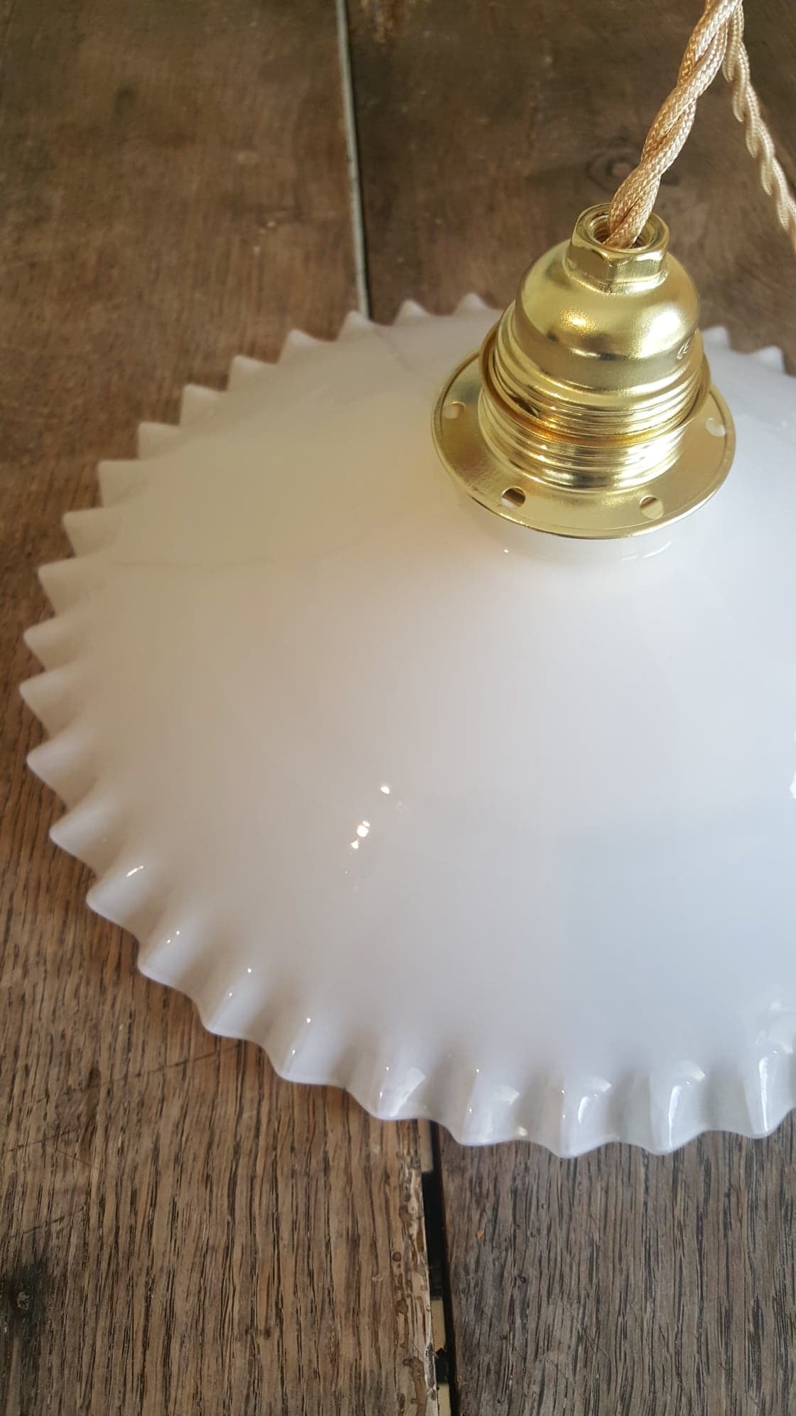 Suspension en opaline