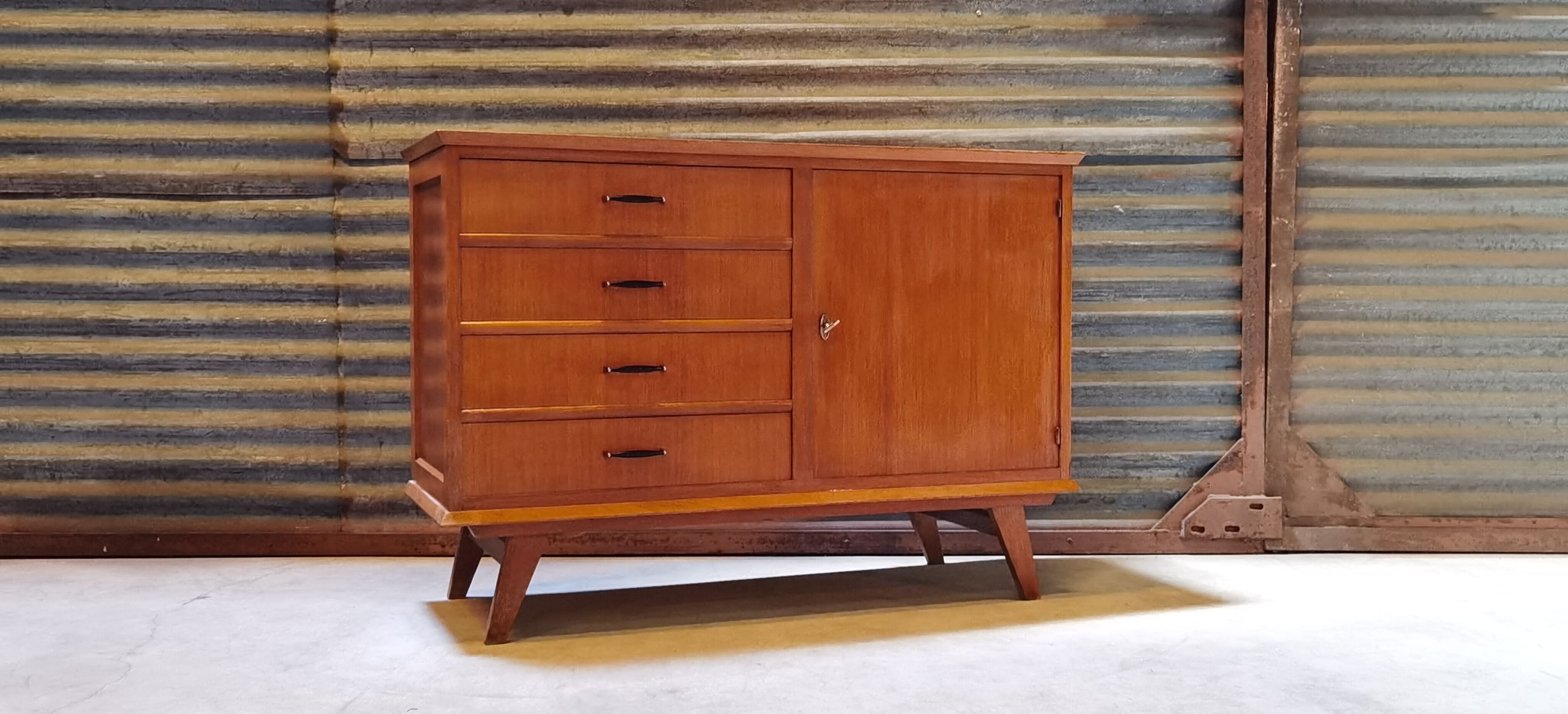 Buffet feet french compass 1970