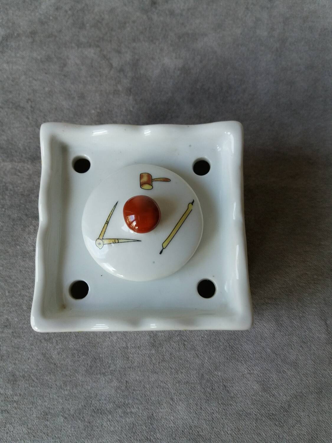 Porcelain inkwell with masonic motifs
