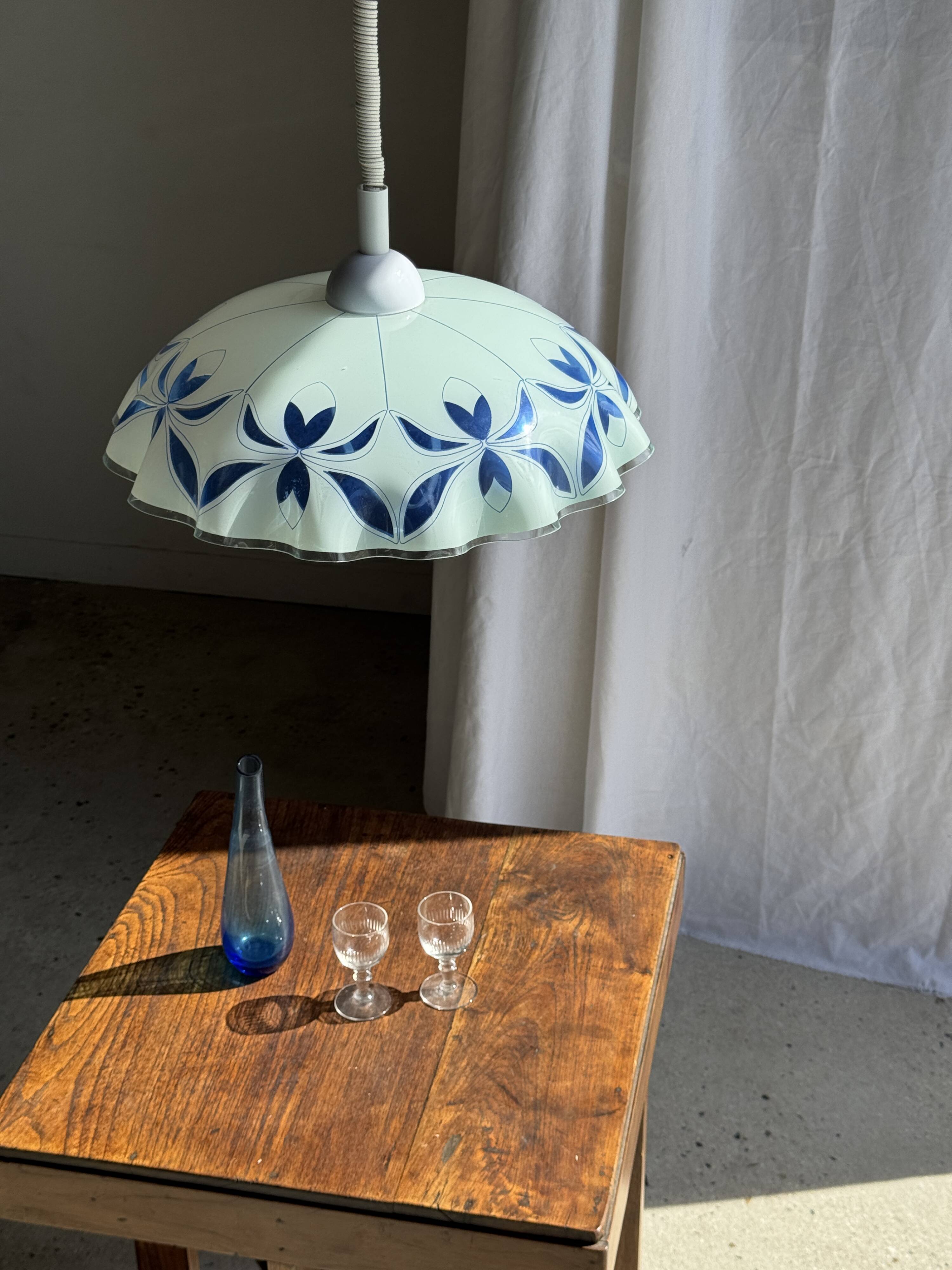 Vintage suspension in white and blue glass with wavy edge D46 H53