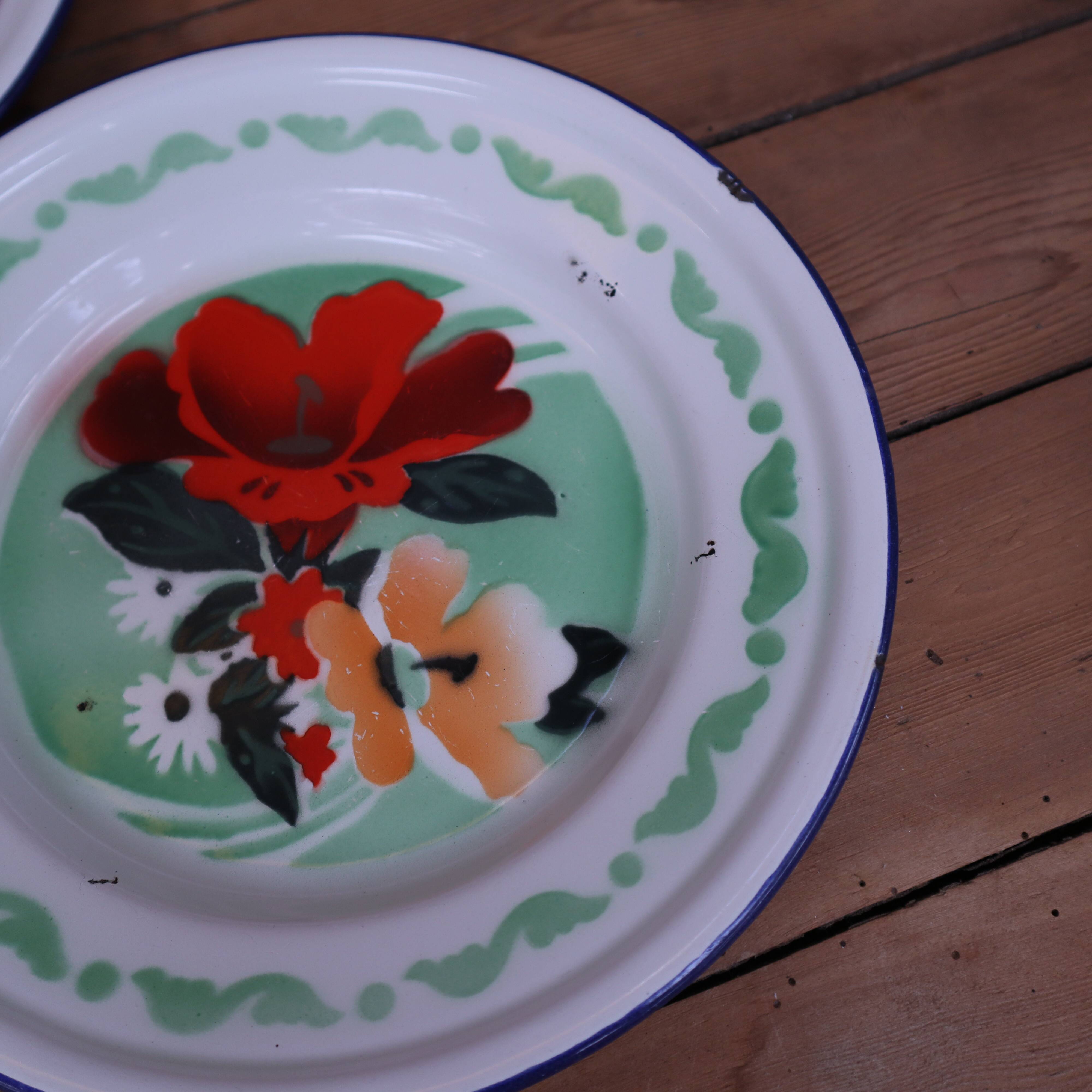 7 printed floral enamel plates "bon voyage" Made in China
