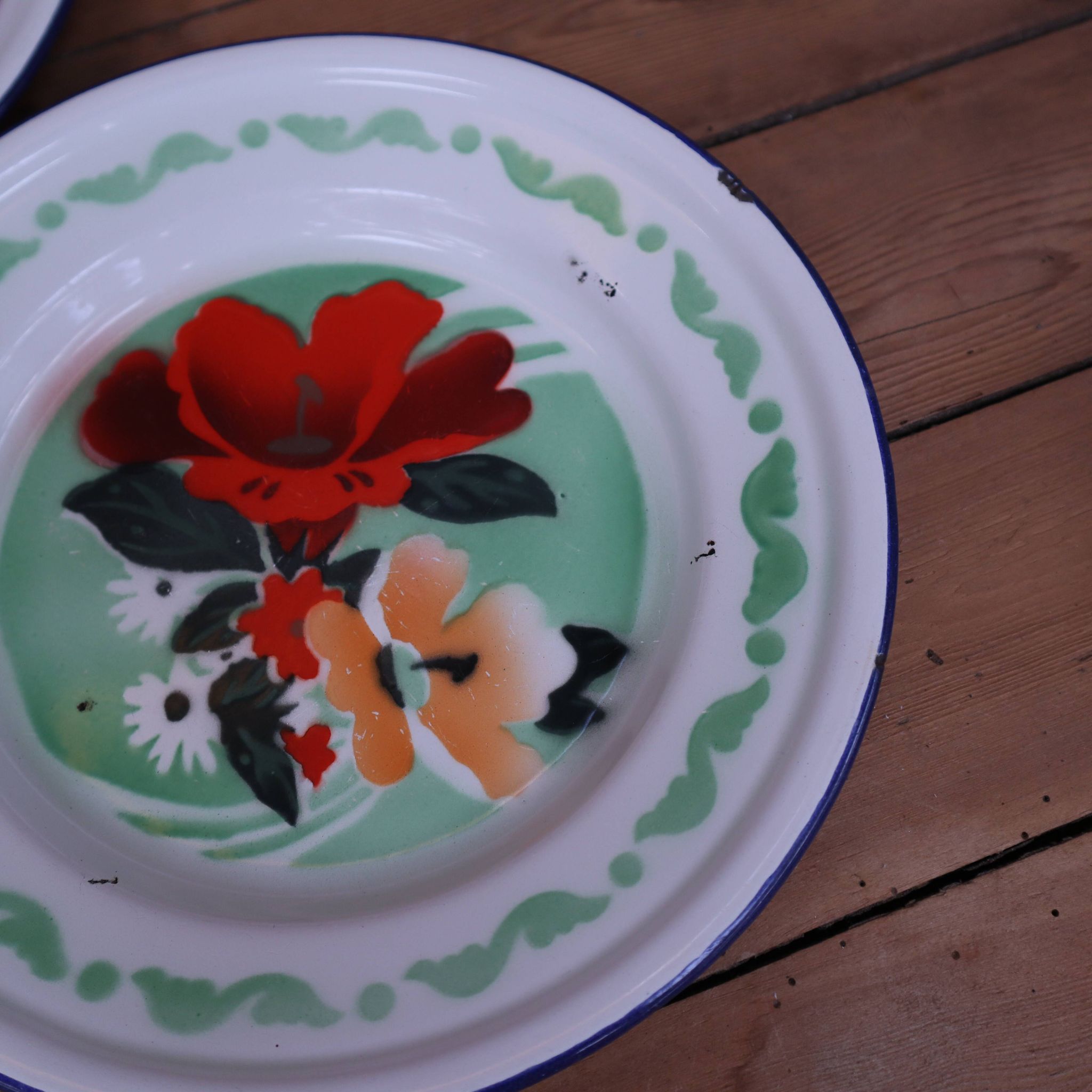 7 Assiettes en émail imprimé floral "bon voyage" Made in China