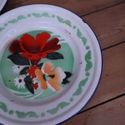 7 Assiettes en émail imprimé floral "bon voyage" Made in China