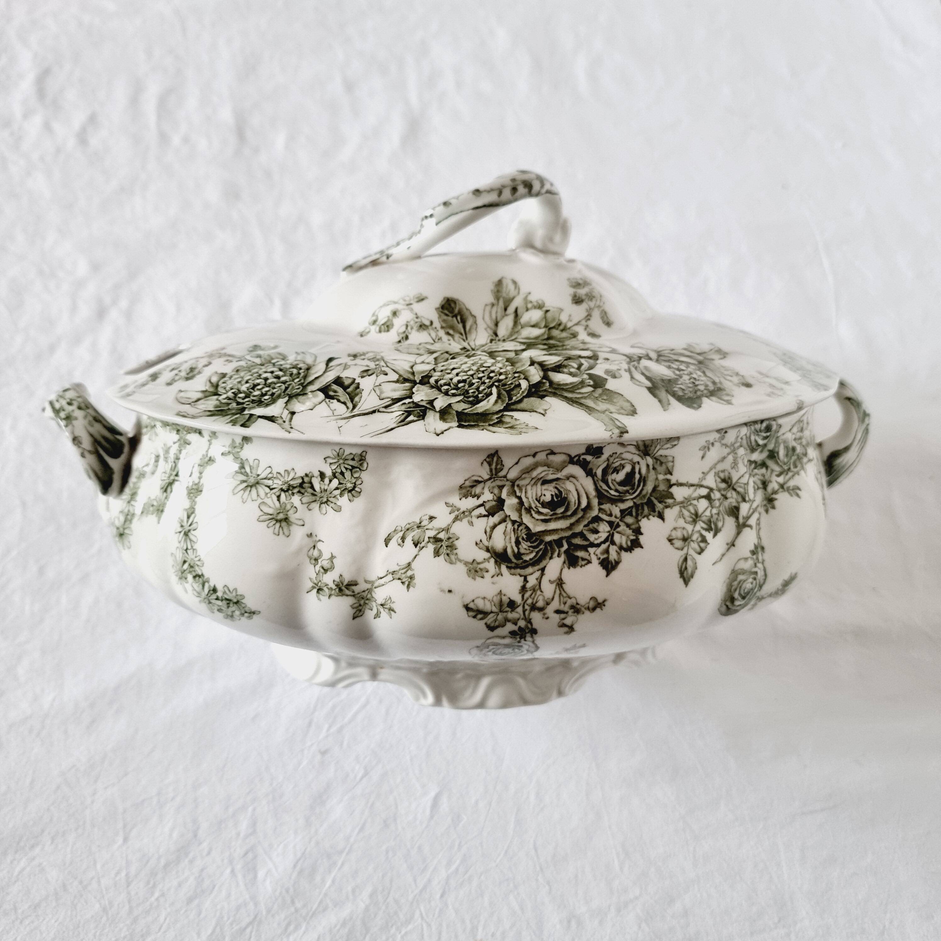 Antique Doulton Brurslem English Porcelain Tureen with Rose and Waratah Pattern from 1920