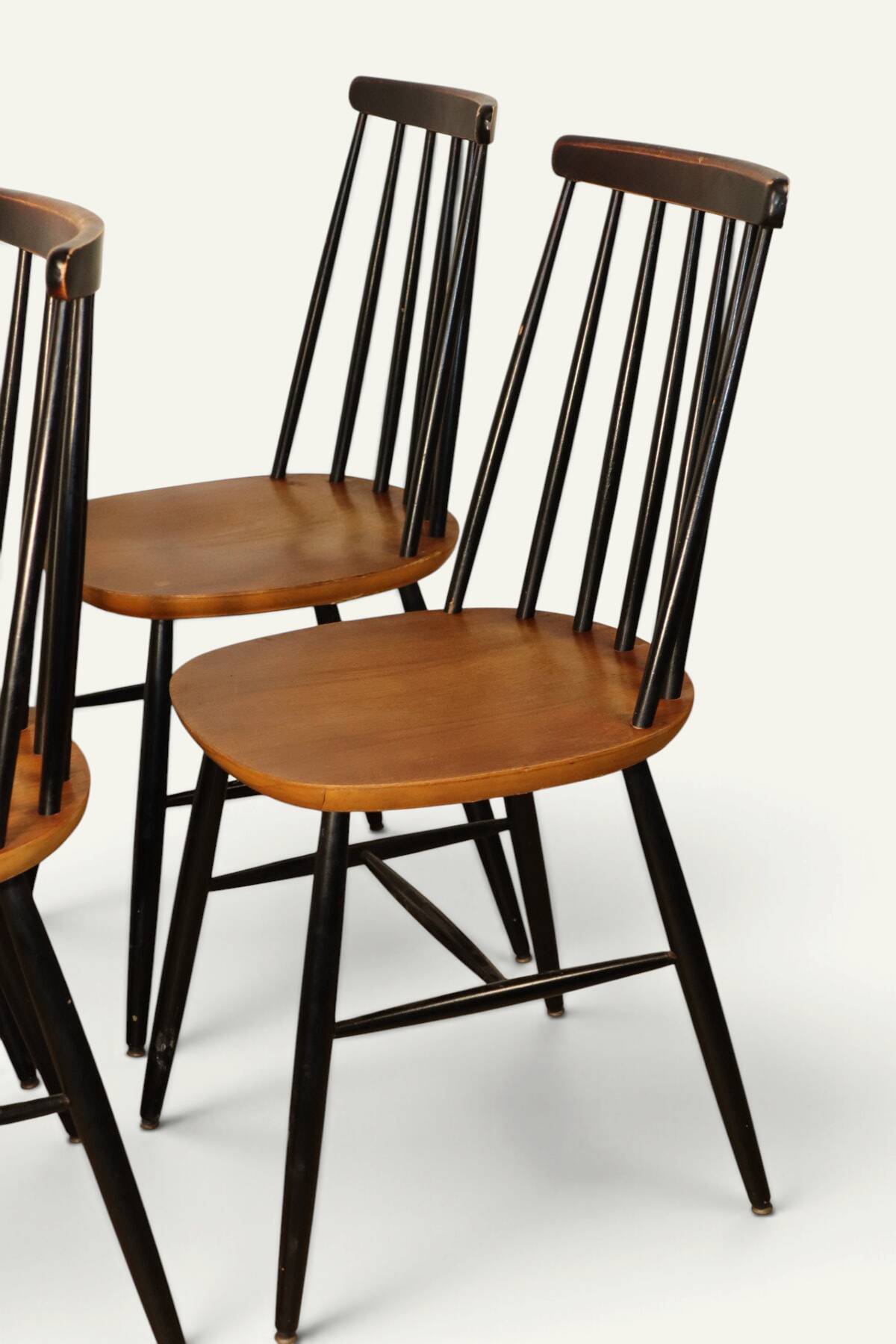 Set of 4 vintage wooden chairs, 1960s