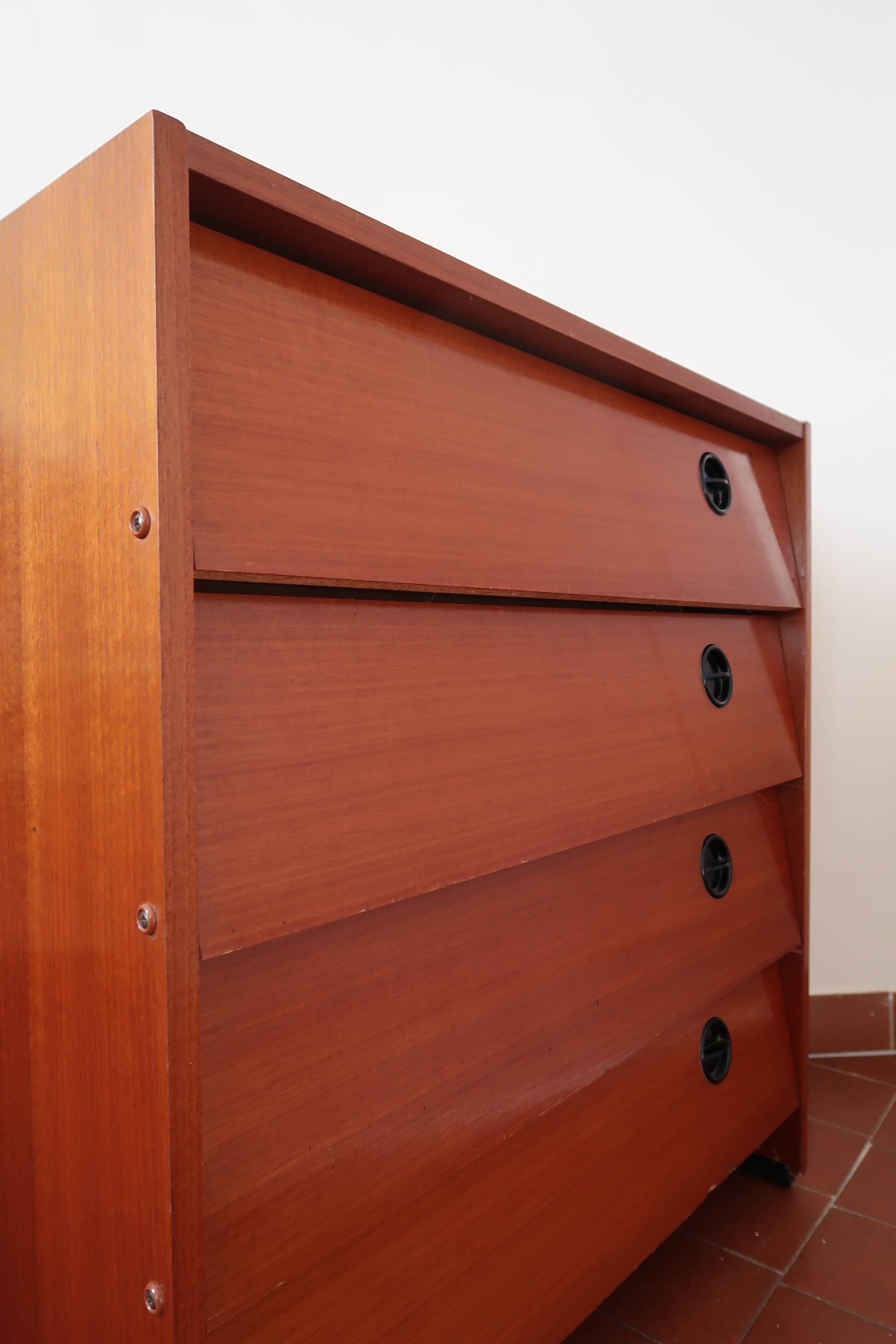 Dresser 1960