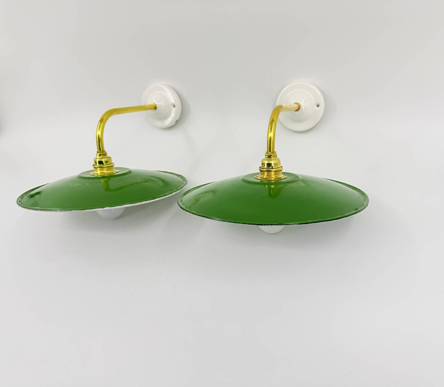 Enamelled sheet metal wall lights