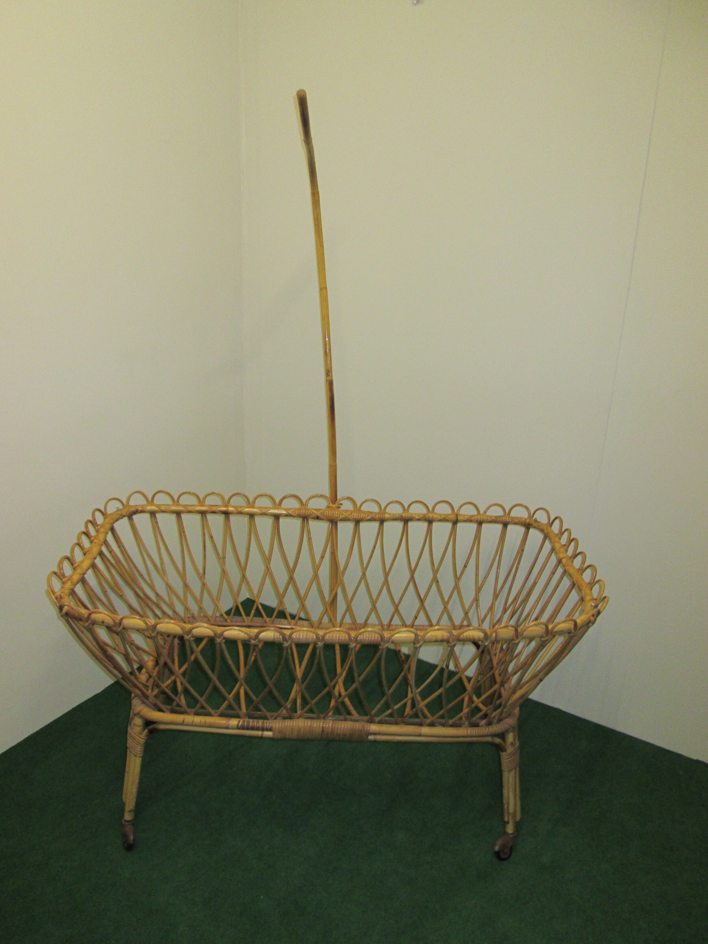 Lacrosse rattan cradle