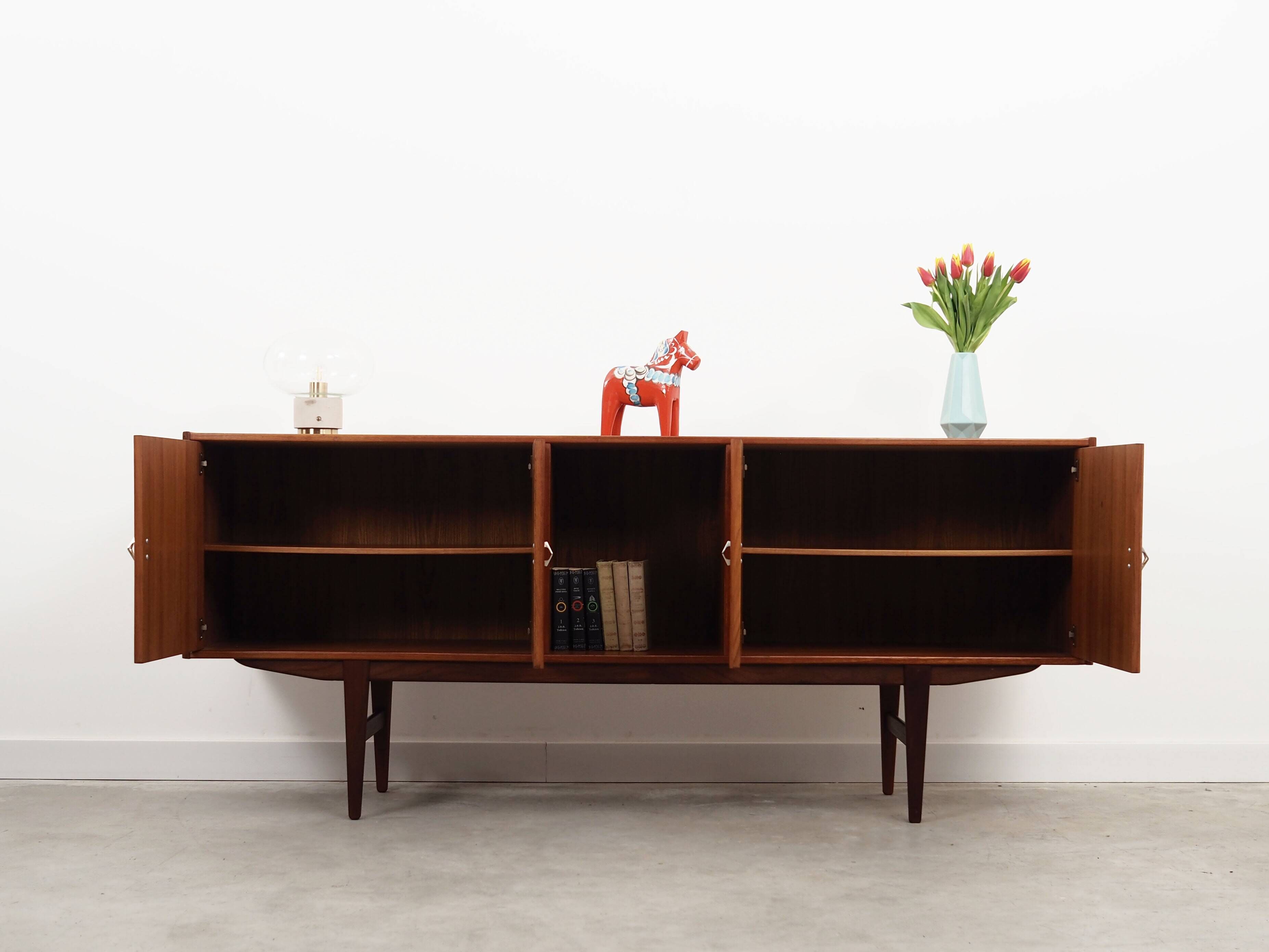 Buffet en teck, design danois, années 1970, production : Danemark